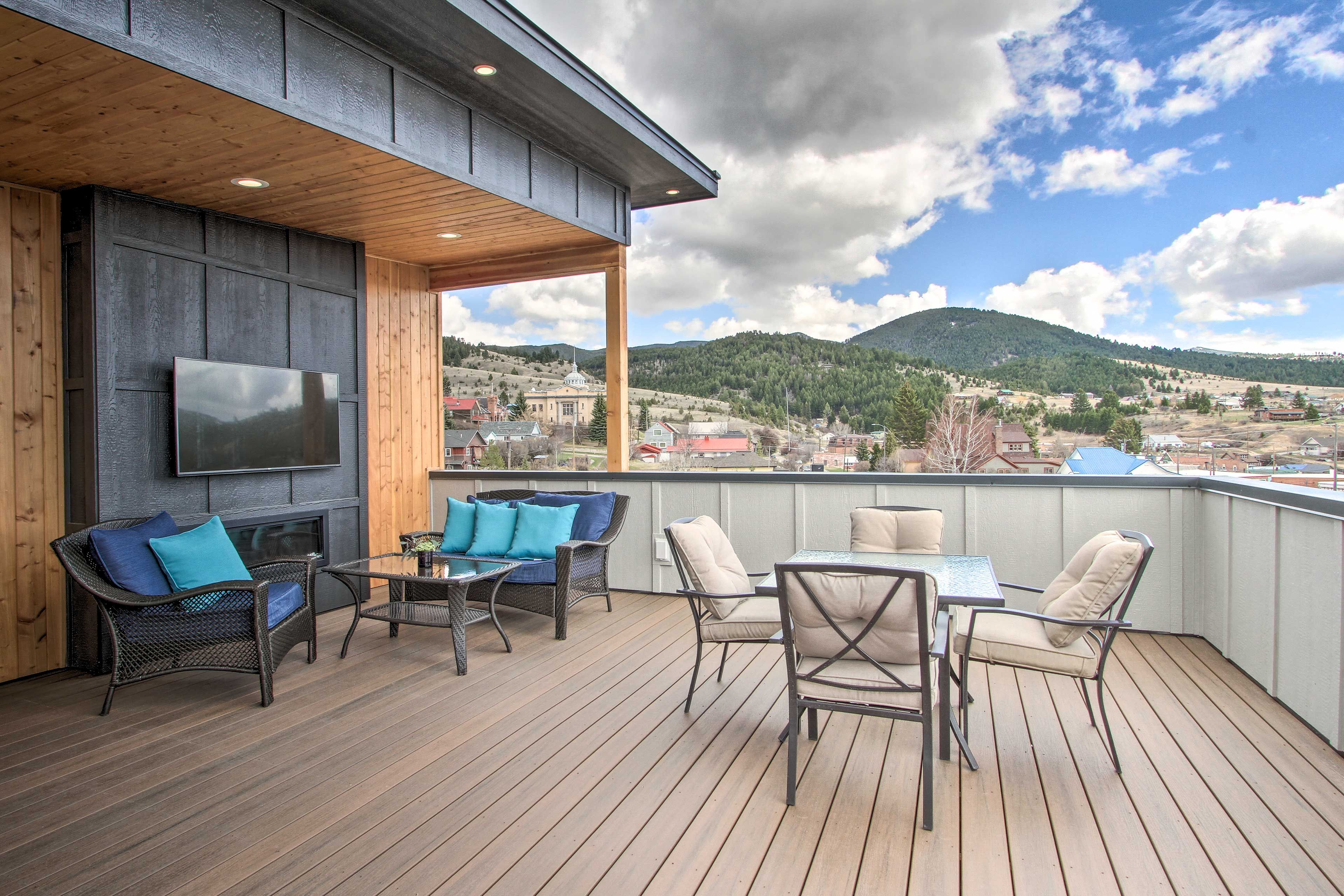 Rooftop Terrace | Smart TV | Electric Fireplace