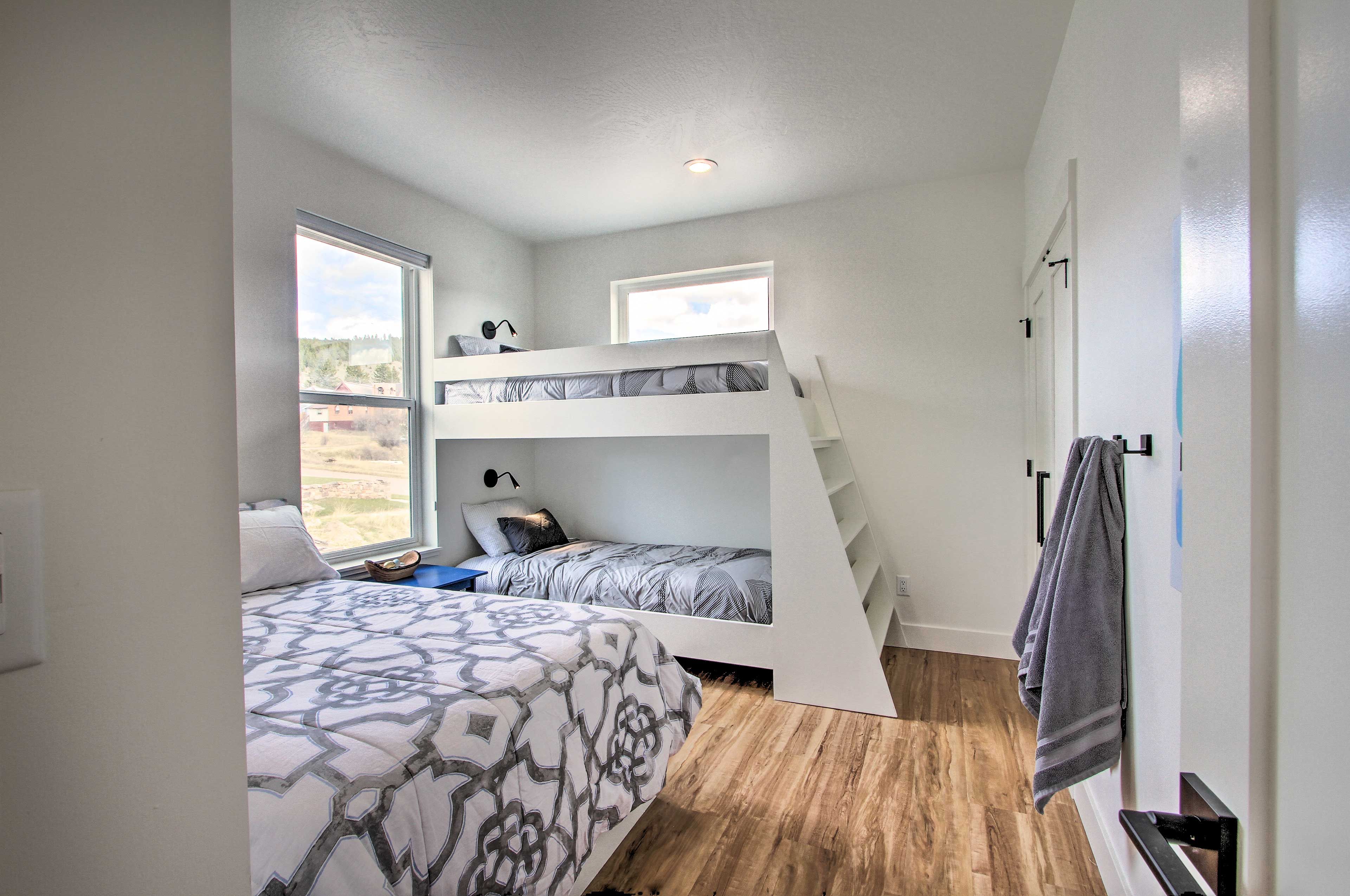 Bedroom 3 | Twin Bunk Bed, Full Bed