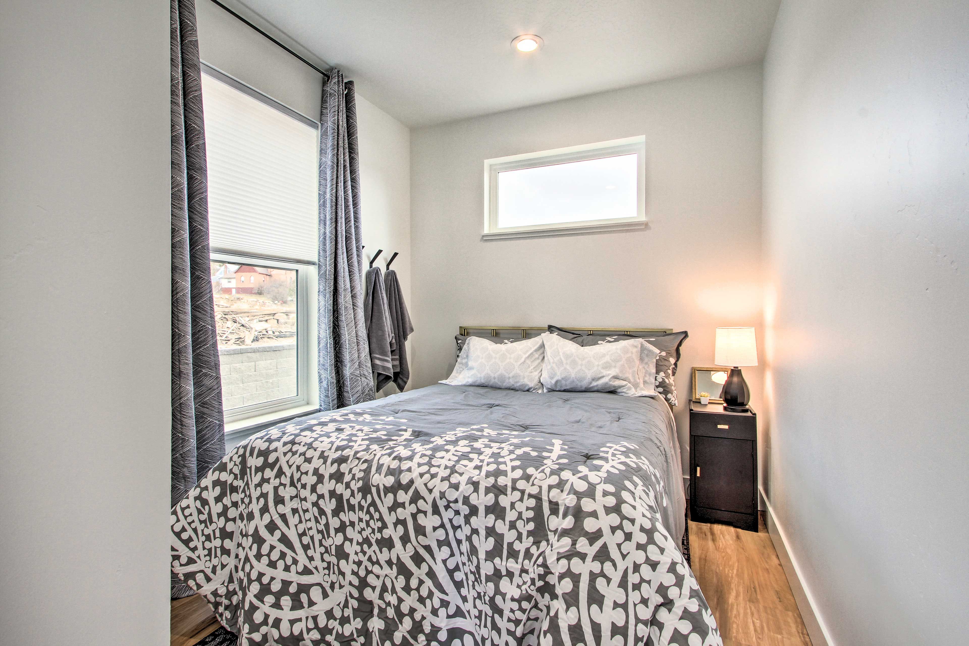 Bedroom 2 | Queen Bed