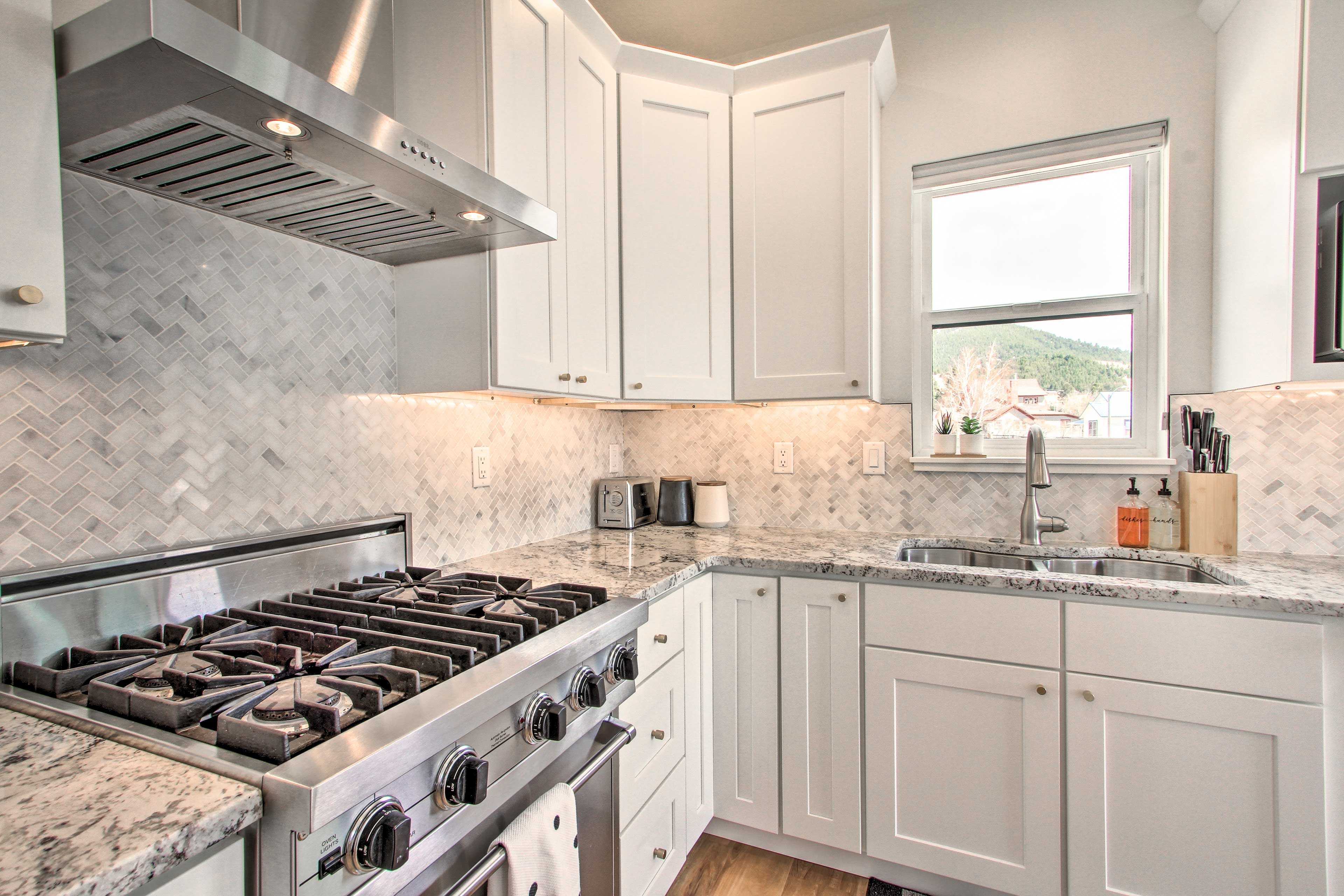 Kitchen | Newly Renovated