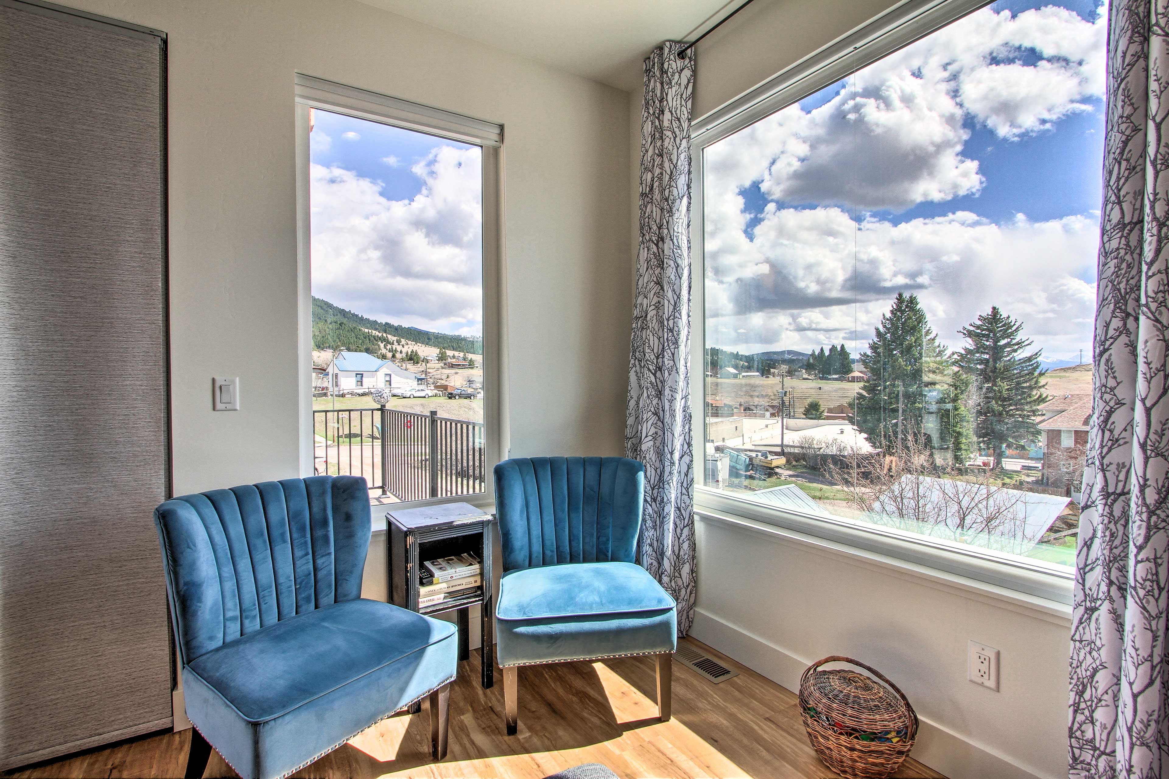 Lounge Area | Central Heating & Air Conditioning