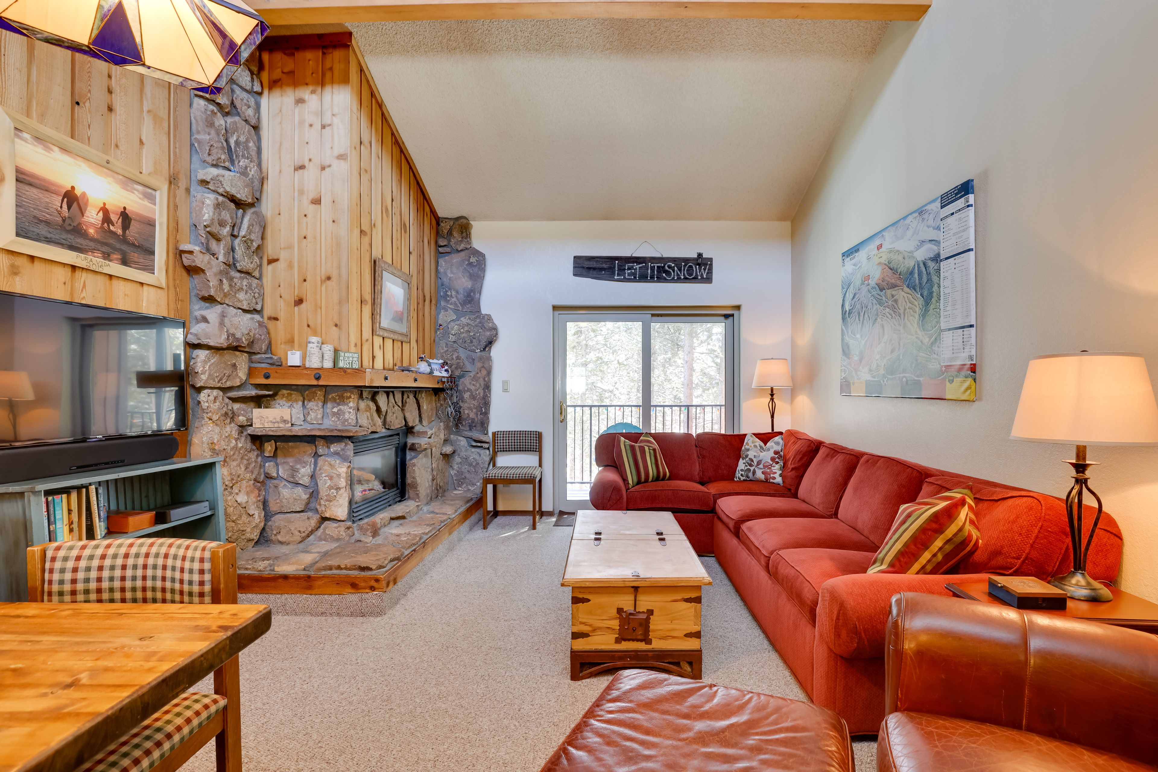 Living Room | Gas Fireplace | Smart TV w/ Cable | Free WiFi | 3rd-Floor Unit