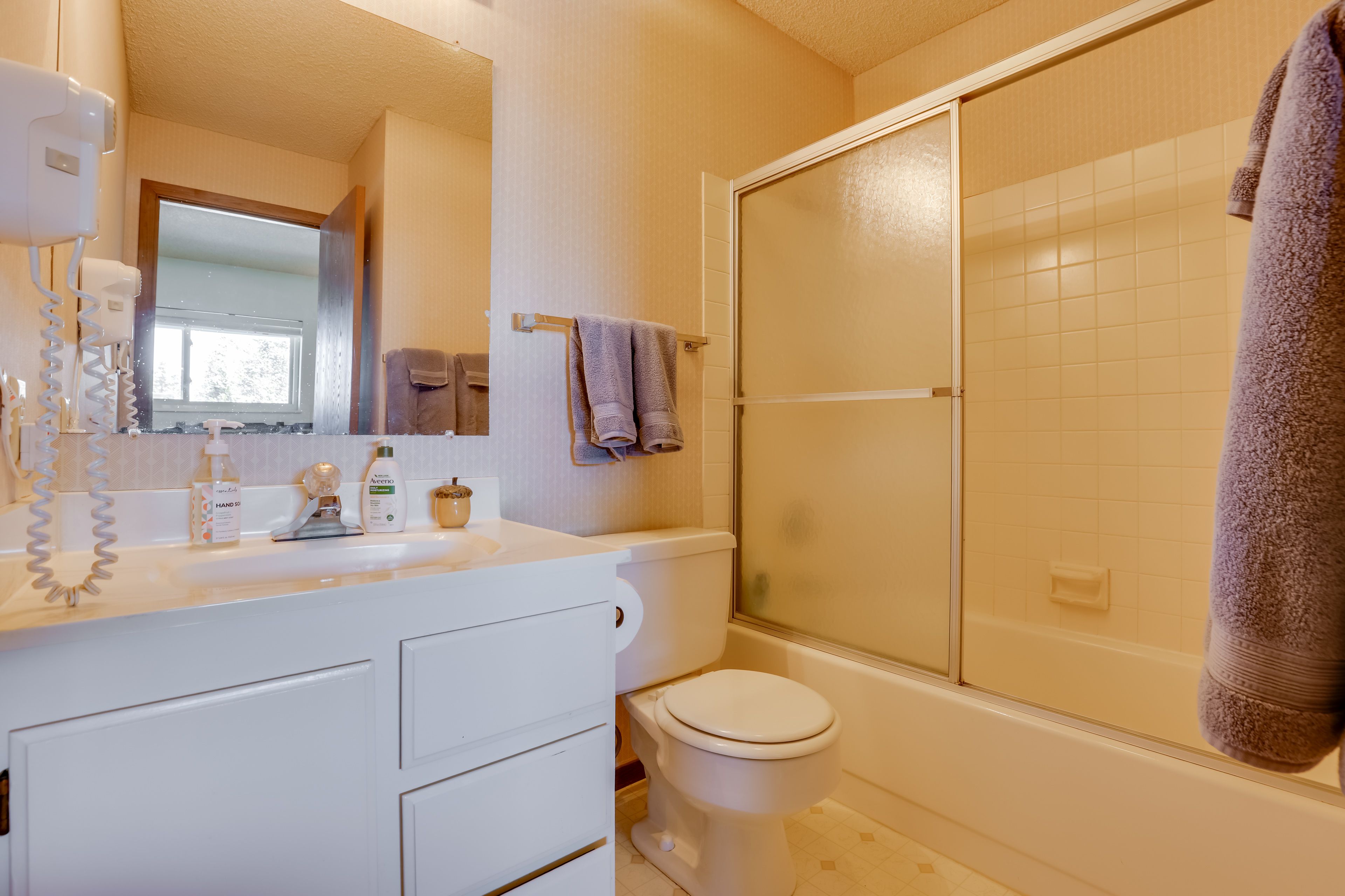 En-Suite Bathroom | Towels Provided