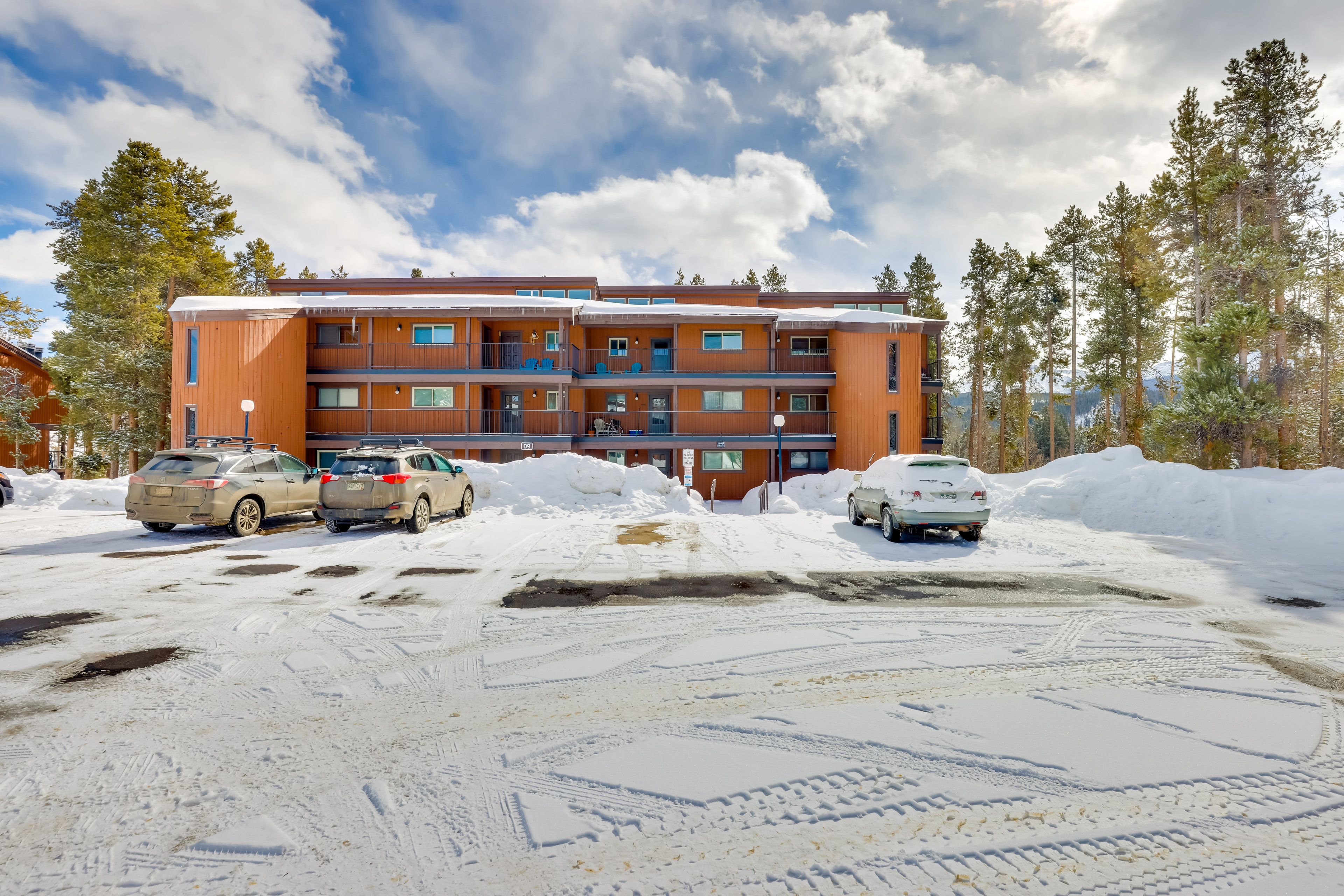 Building Exterior | 3rd-Floor Unit | Steps Required for Access