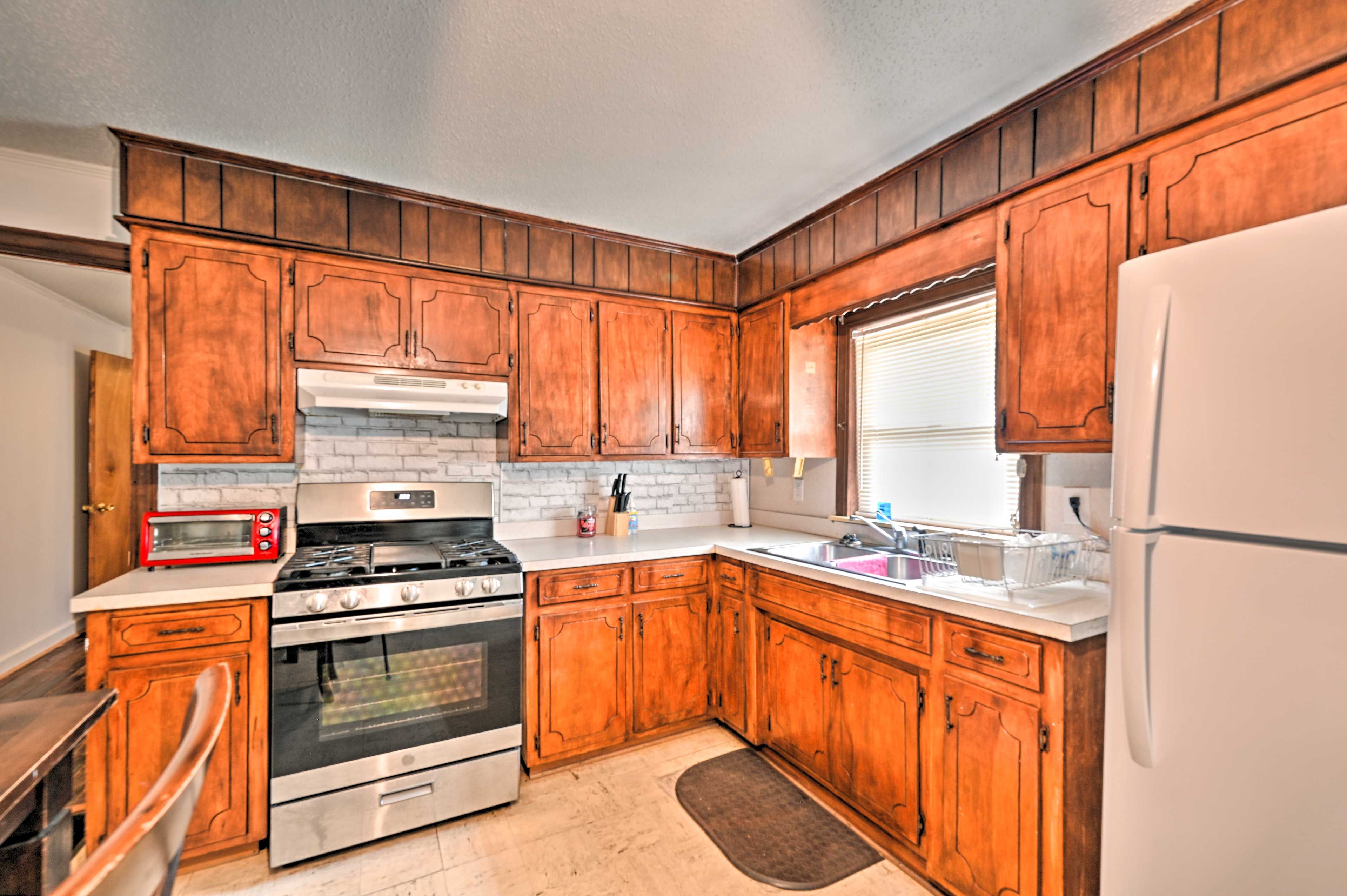 Well-equipped Kitchen | Blender | Crock-Pot