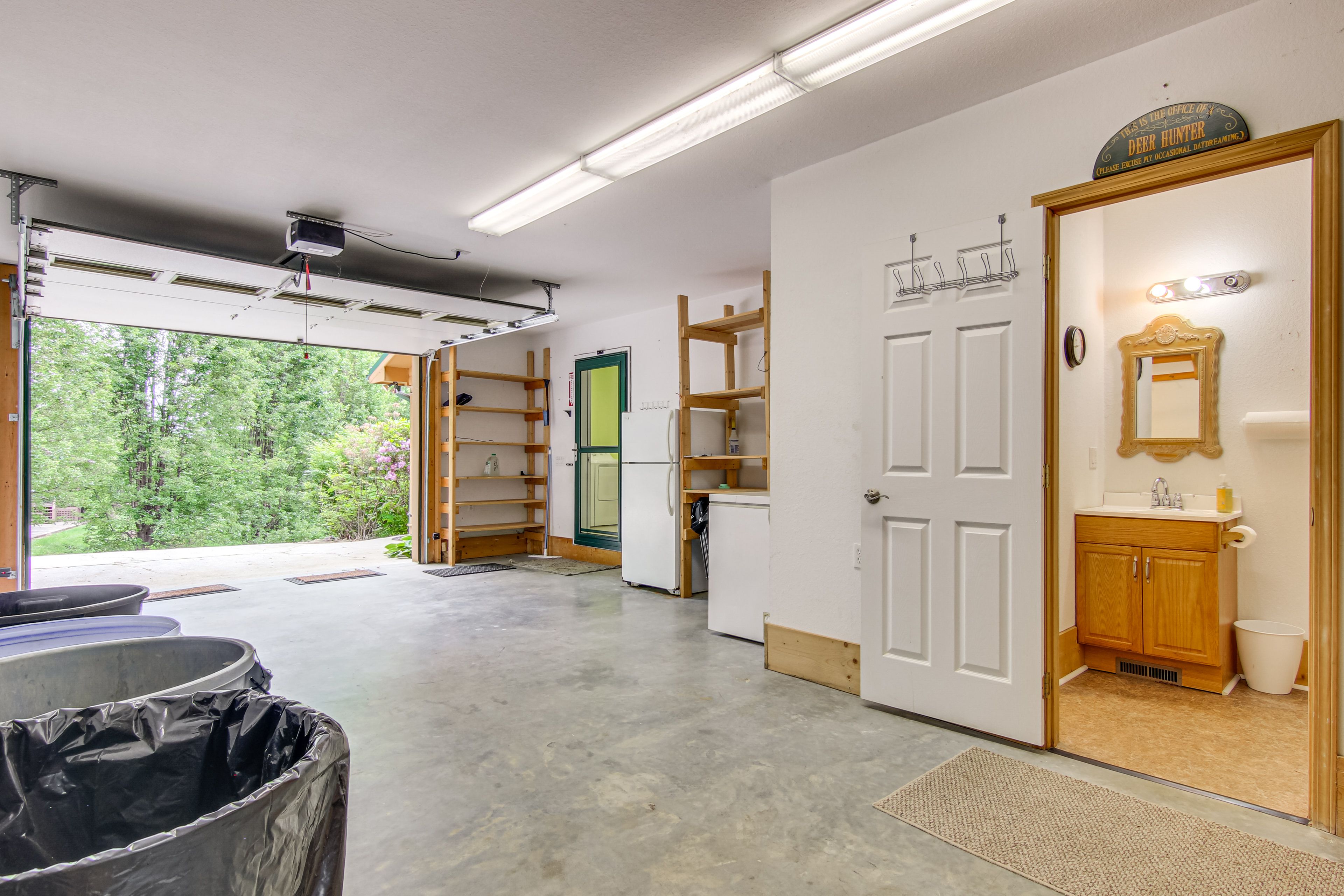 Full Bathroom | Lower Level | Towels Provided