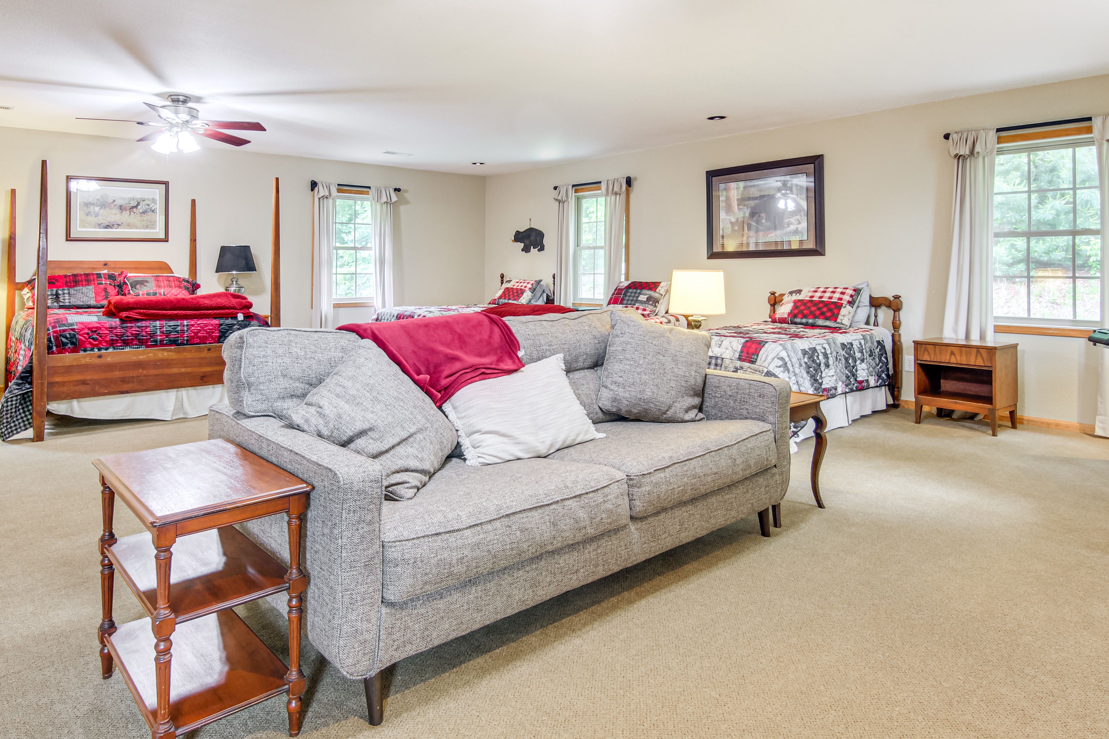 Bedroom 2 (Bear Den Room) | Upper Level | Queen Bed | 3 Twin Beds