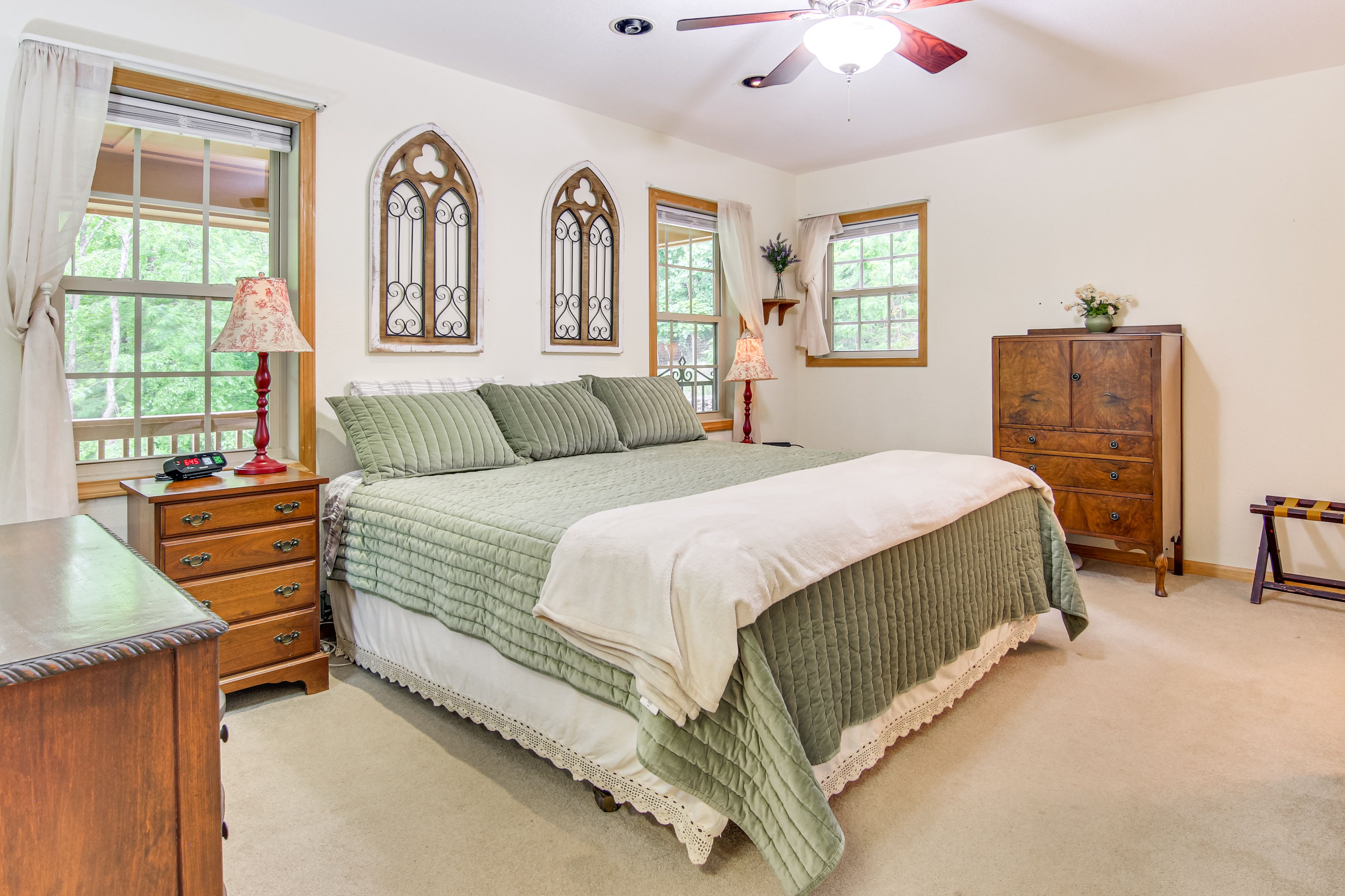 Bedroom 1 | Main Level | King Bed | Linens Provided