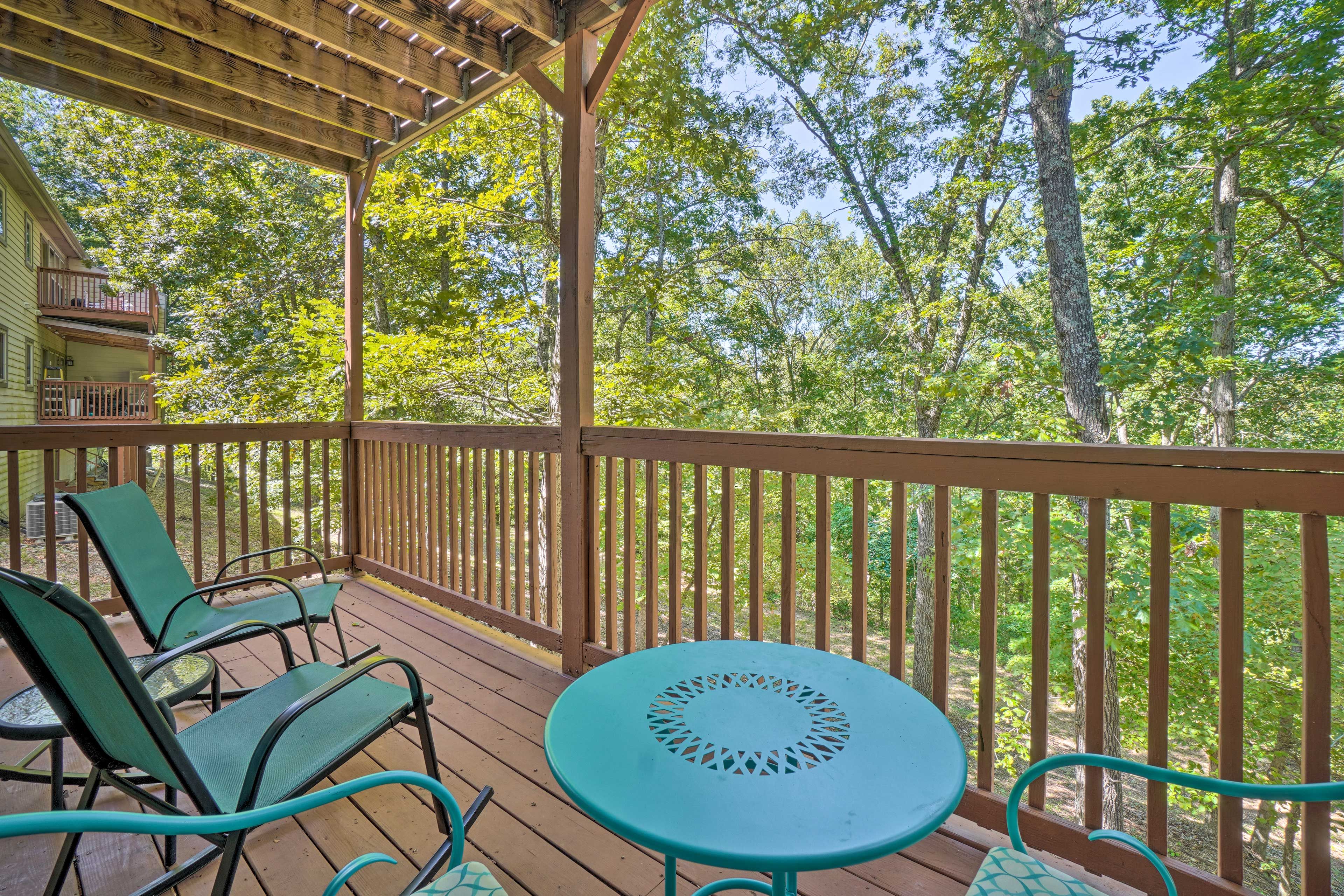 Branson West Vacation Rental | 2BR | 2.5BA | 1,127 Sq Ft | Stairs Required