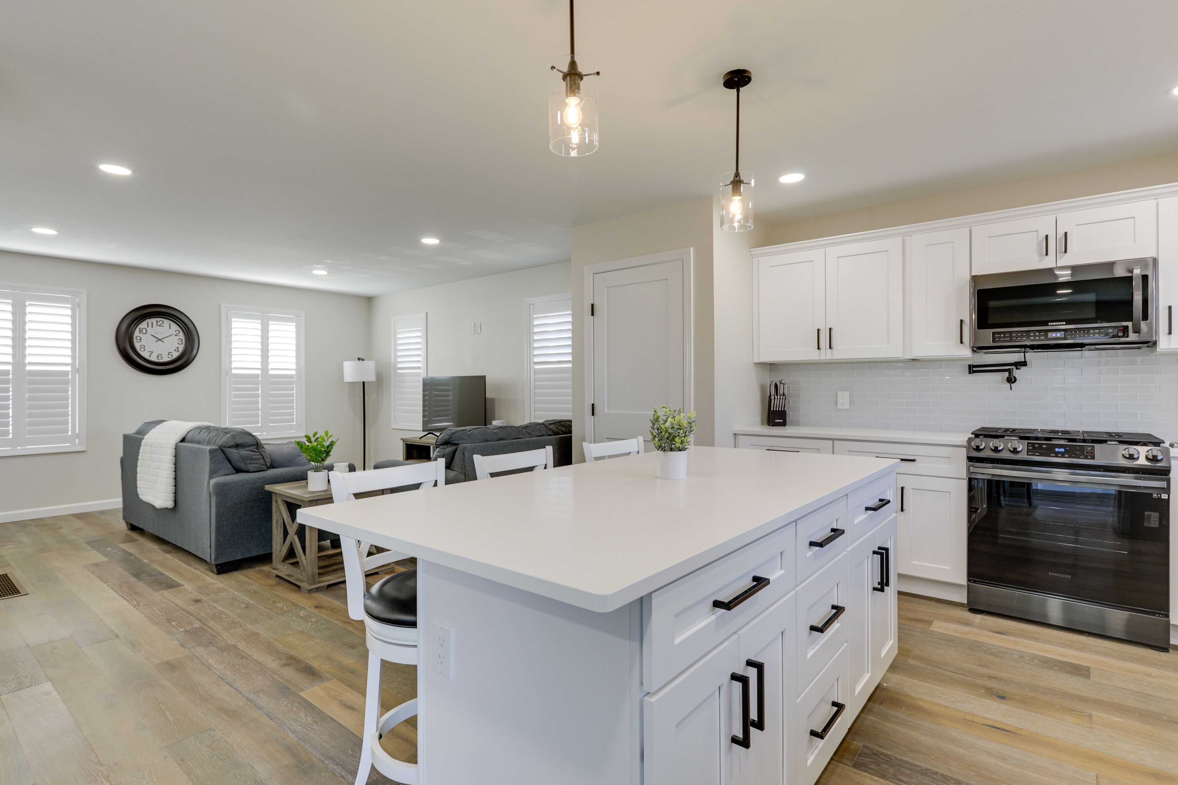 Kitchen | Cooking Basics | Coffee Maker | Paper Towels/Trash Bags Provided