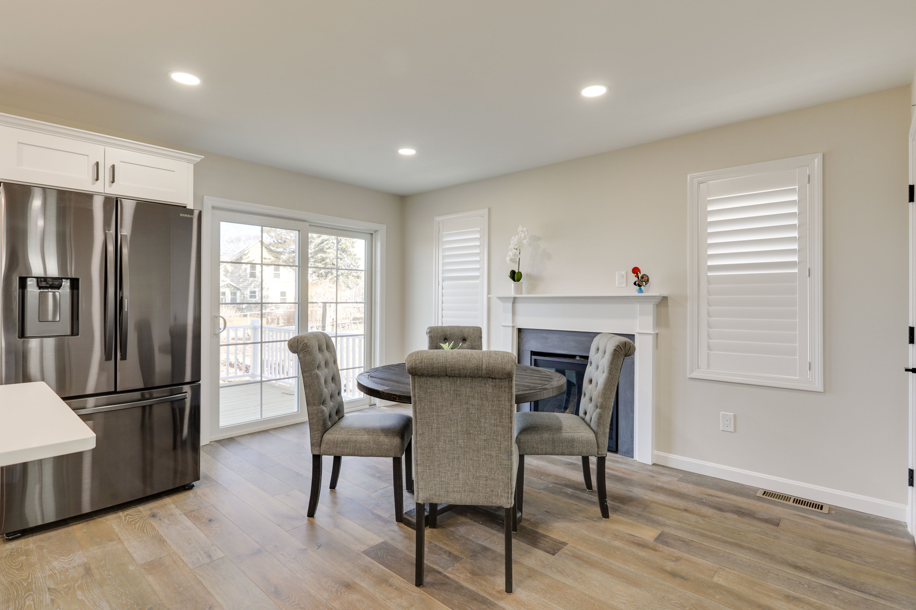 Dining Area | Dishware/Flatware Provided