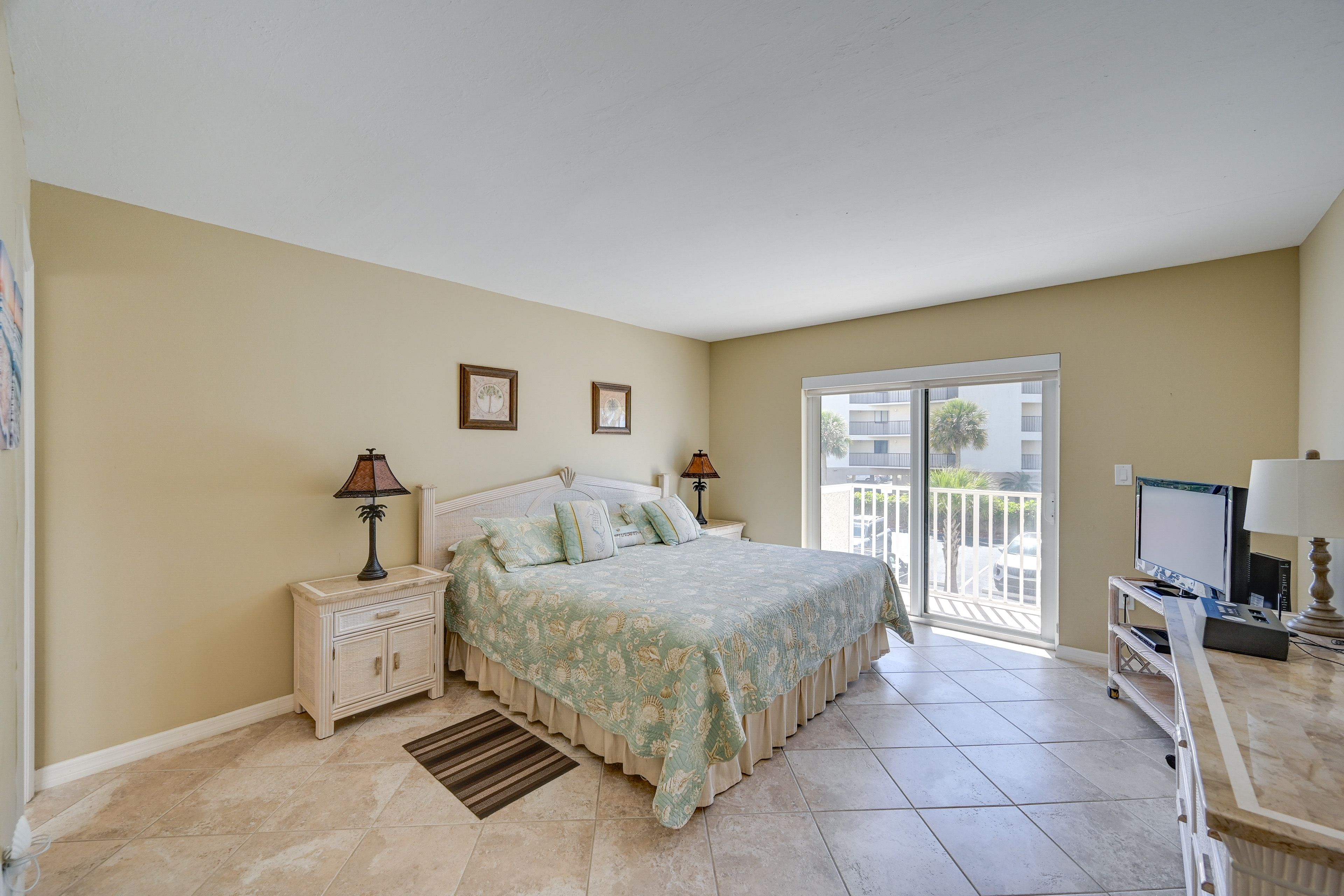 Bedroom 1 | King Bed | Linens Provided