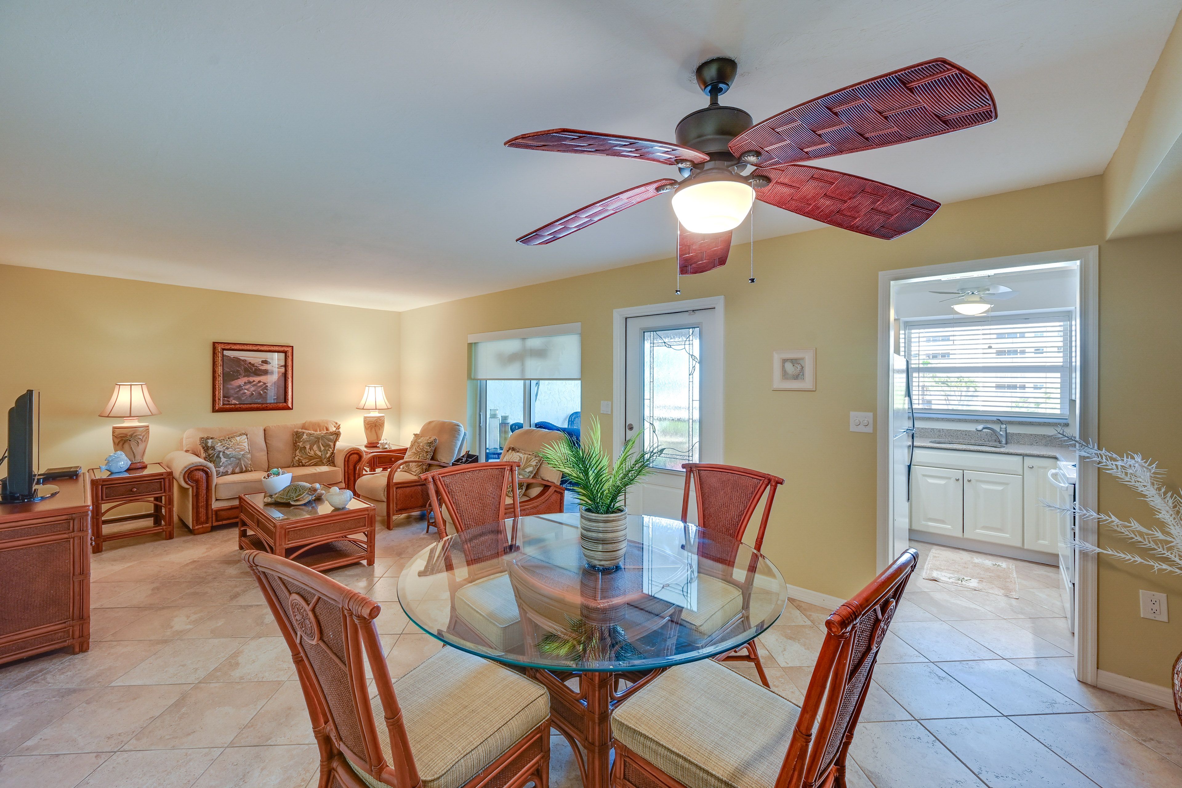 Dining Area | Dishes & Flatware Provided