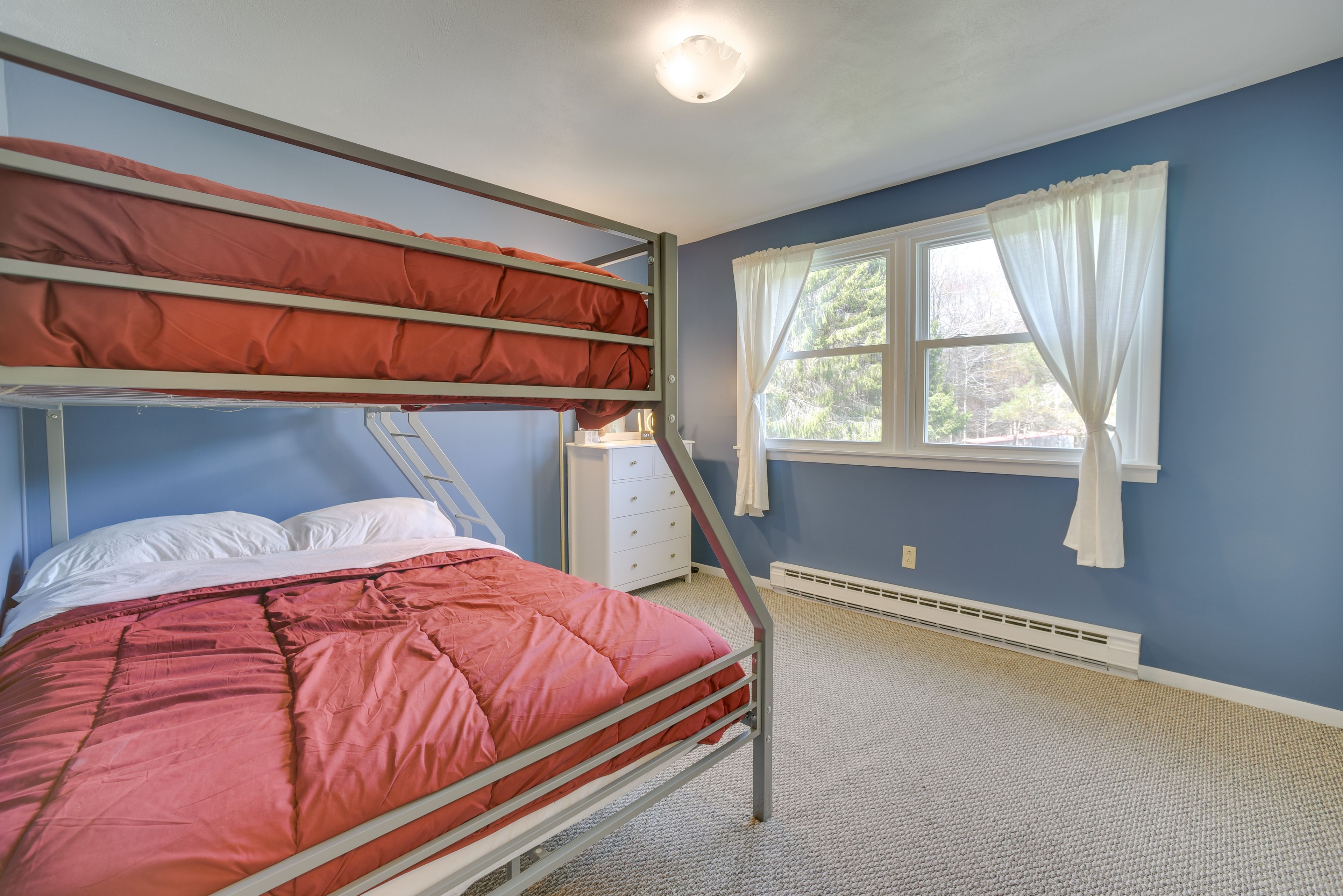 Bedroom 3 | Twin/Full Bunk Bed