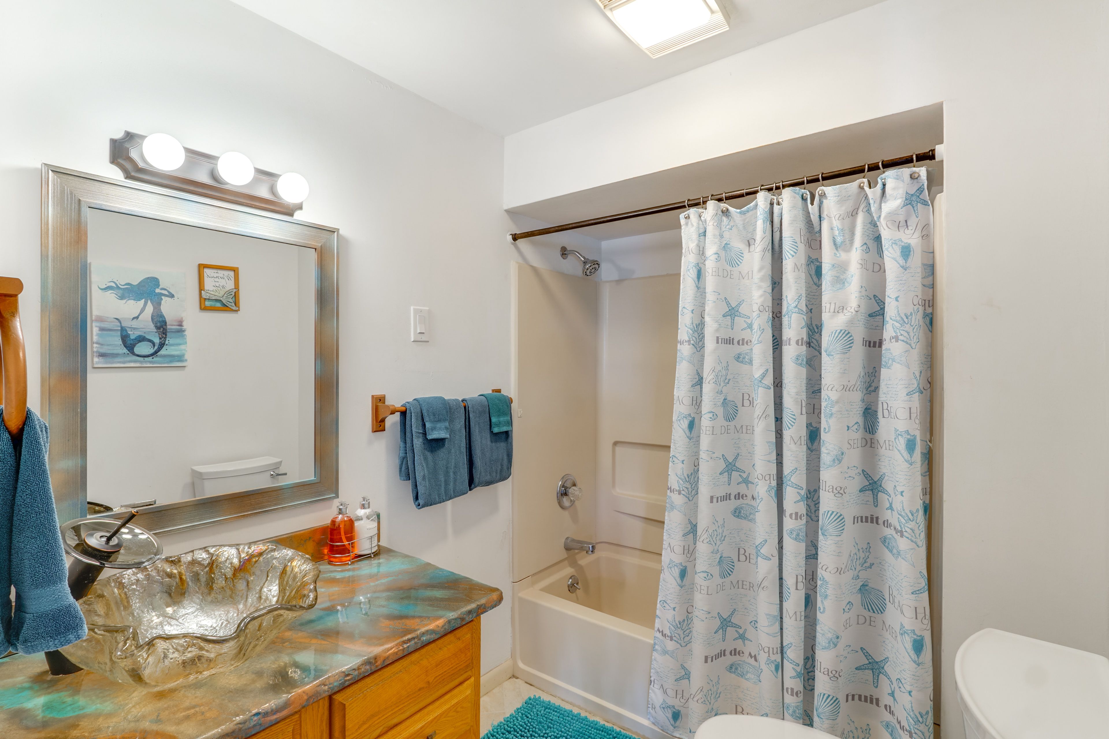 Full Bathroom | 1st Floor