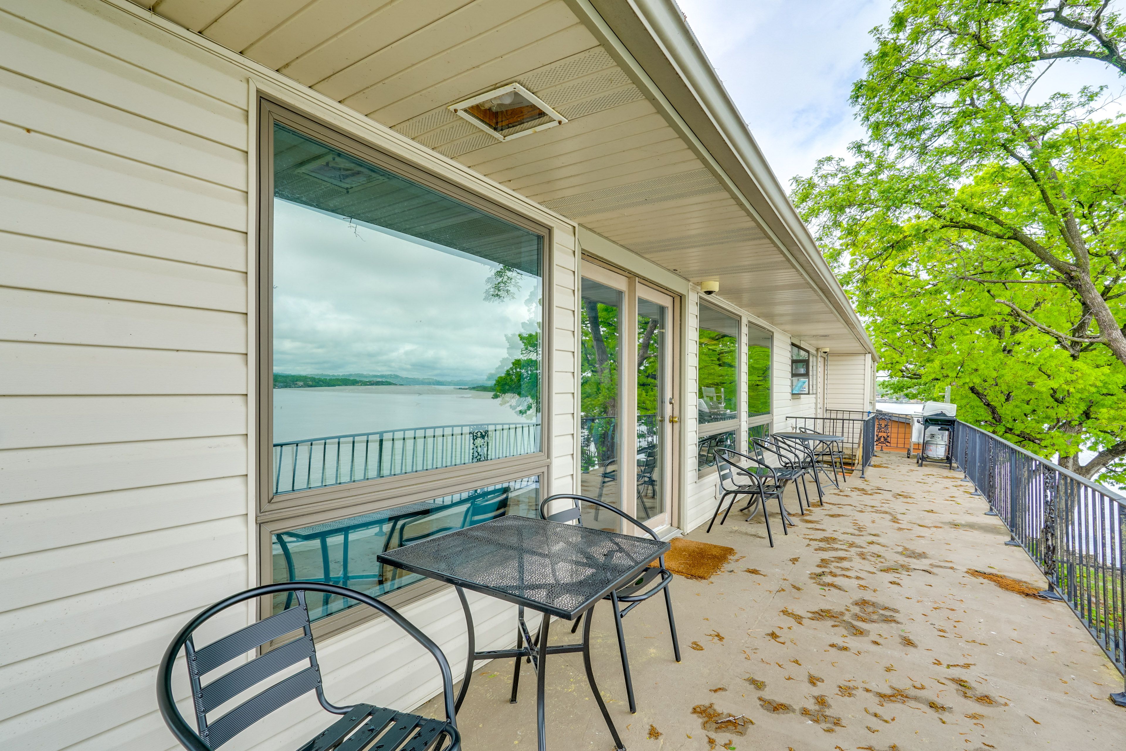 Upper Deck | Outdoor Dining | Gas Grill