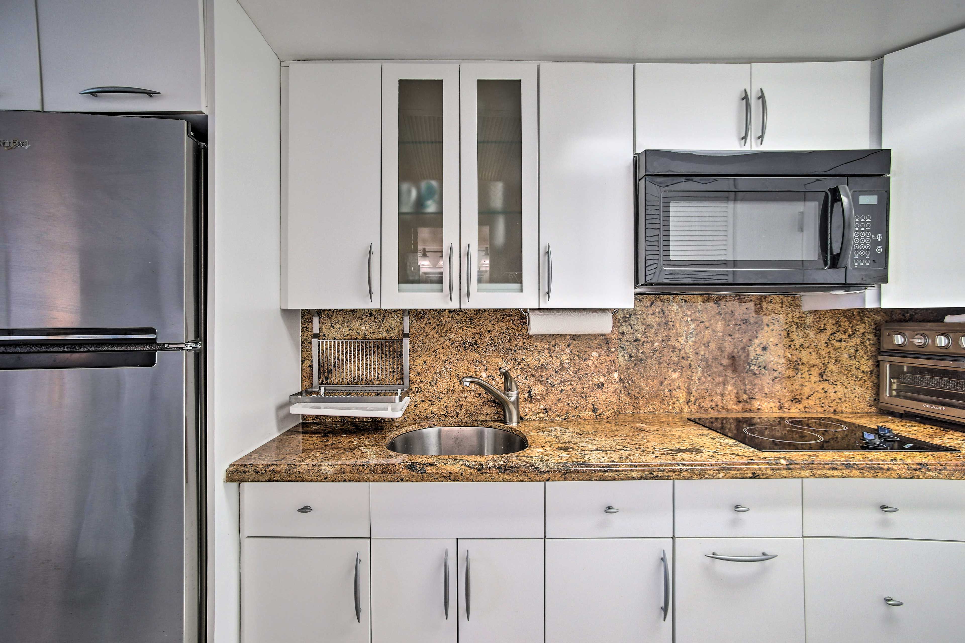 Kitchen | Equipped w/ Cooking Basics