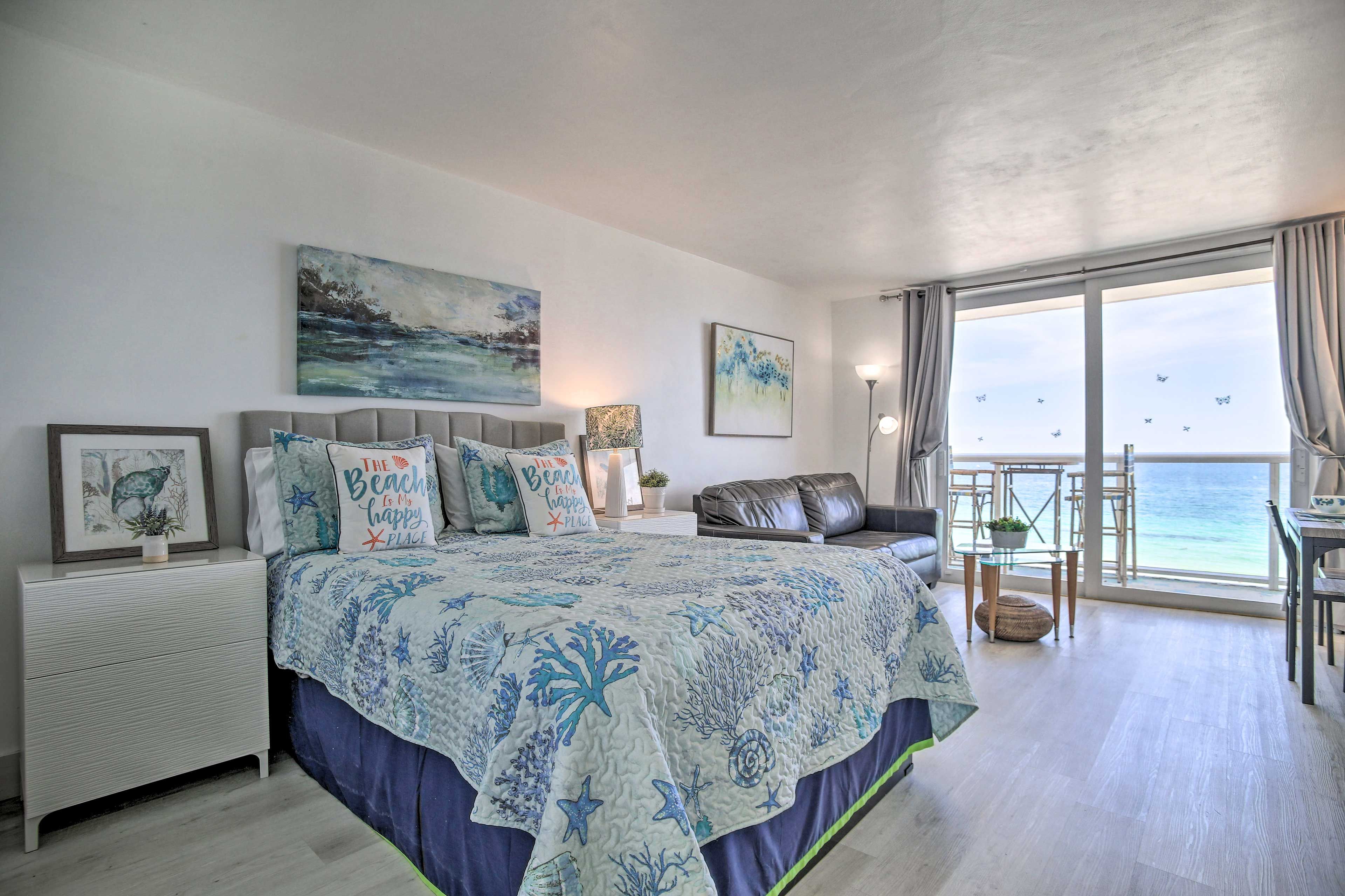 Studio | Queen Bed