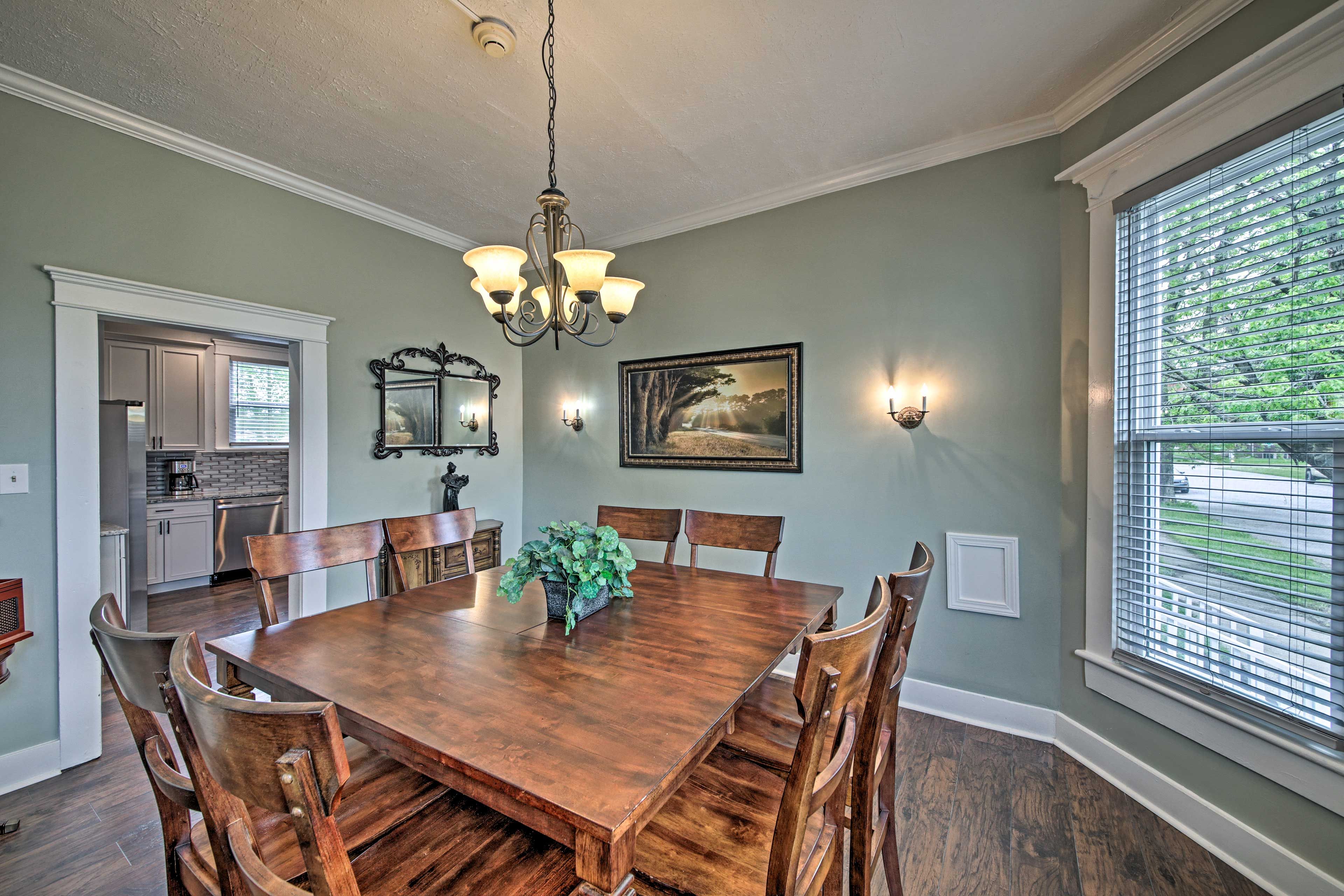 Dining Nook | Main Floor