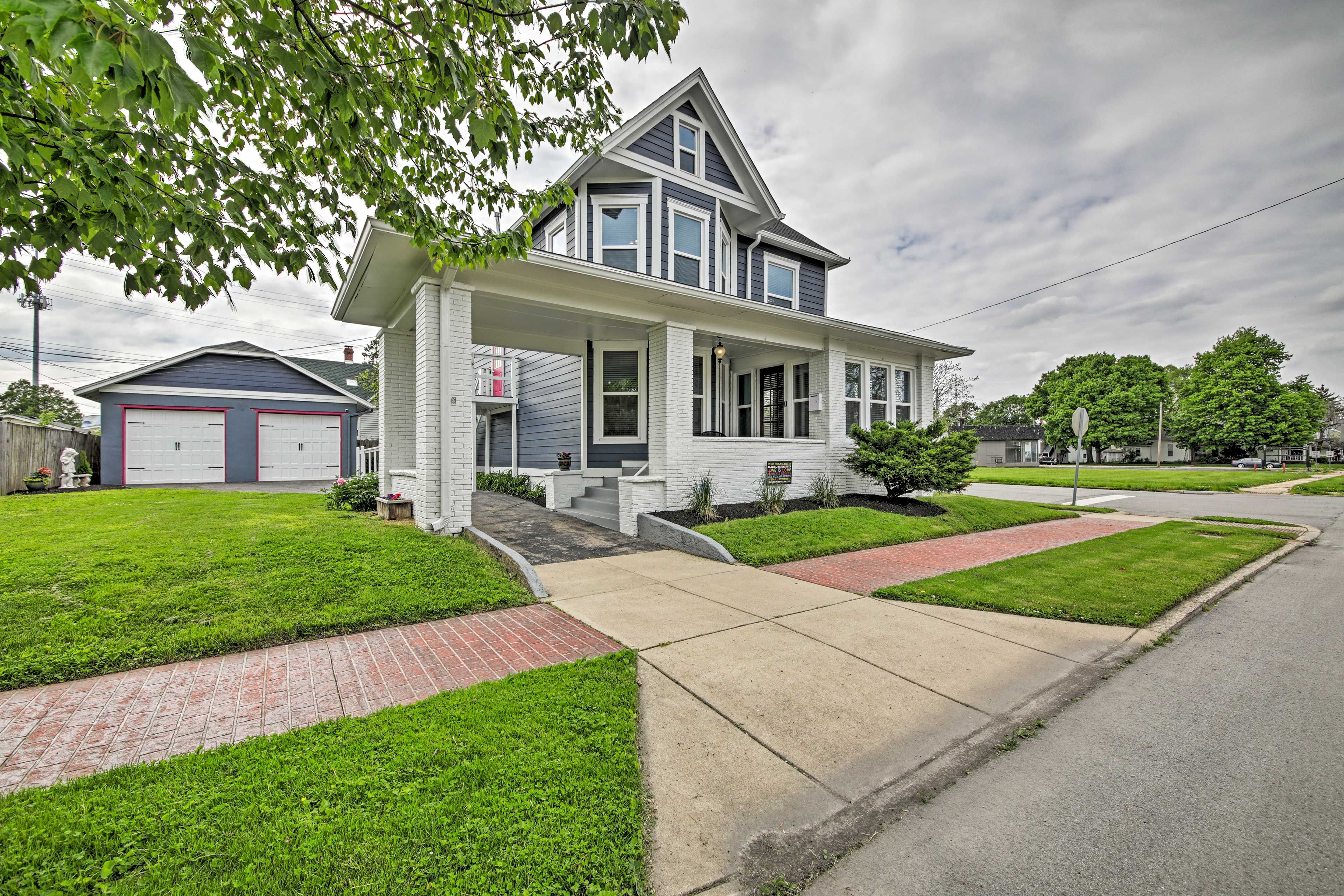 Home Exterior | Driveway Parking (2 Vehicles) | Free Street Parking