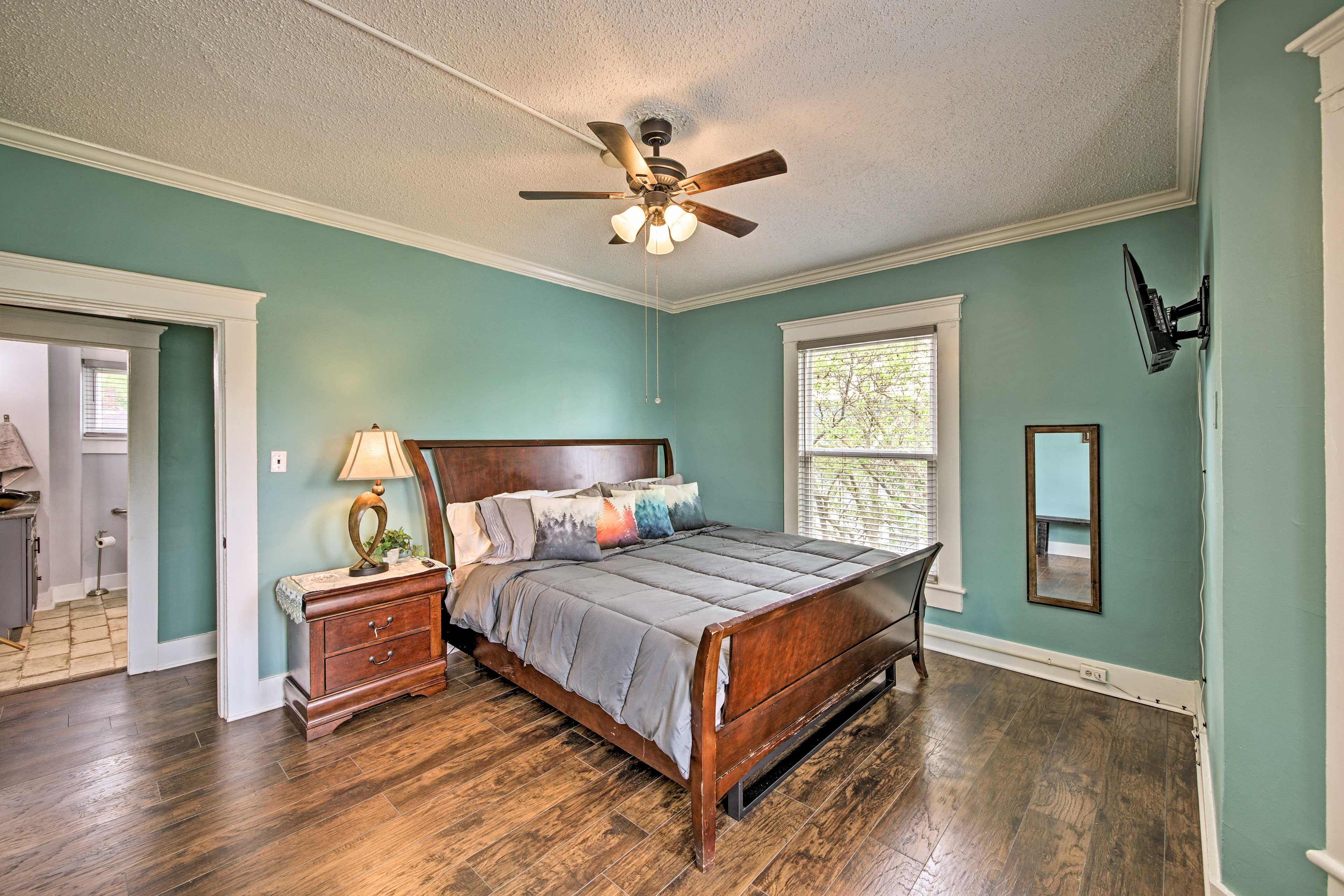 Bedroom 3 |  Queen Bed | 2nd Floor Via Stairs