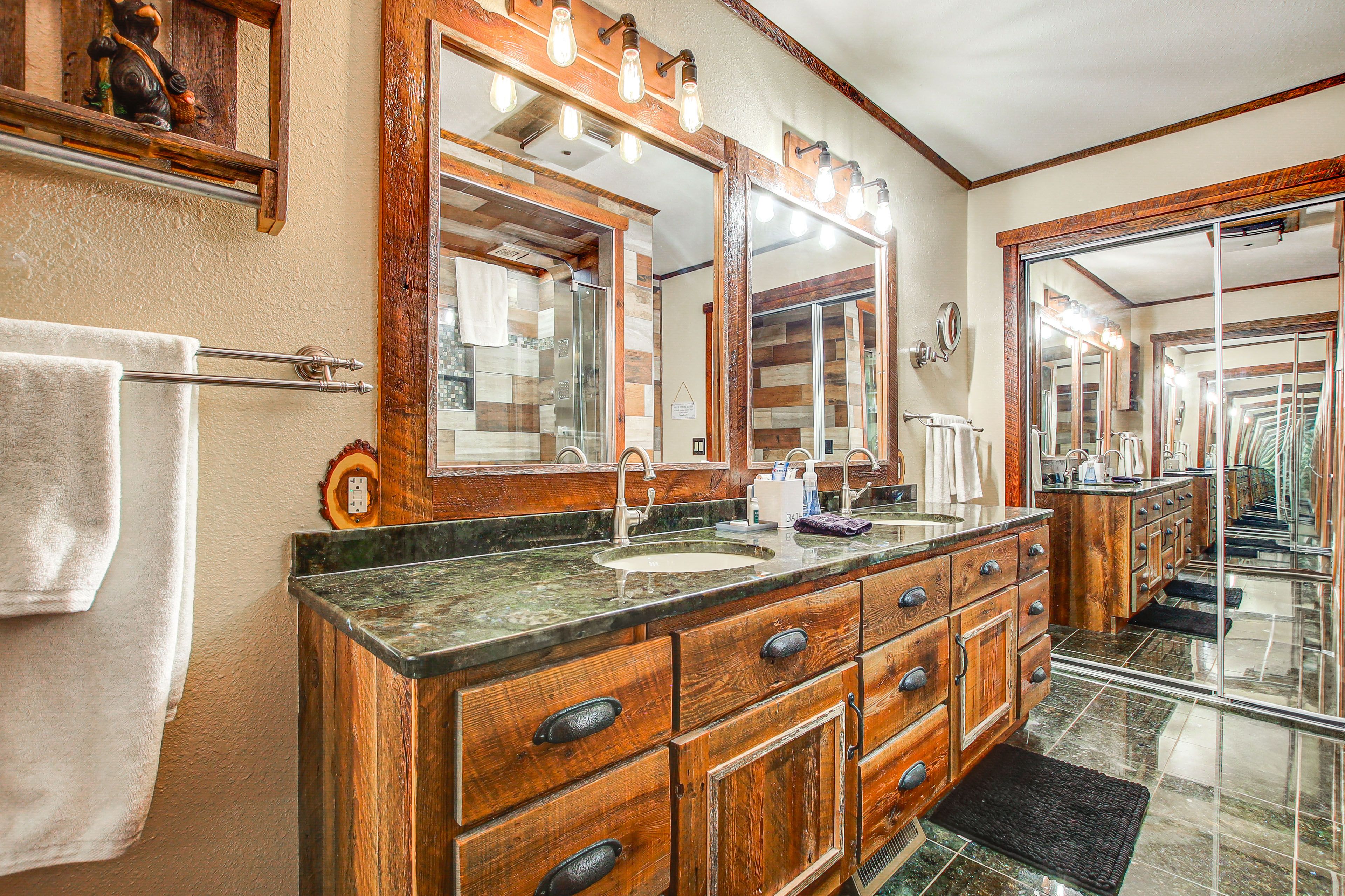 Full Bathroom | Complimentary Toiletries | Upper Floor