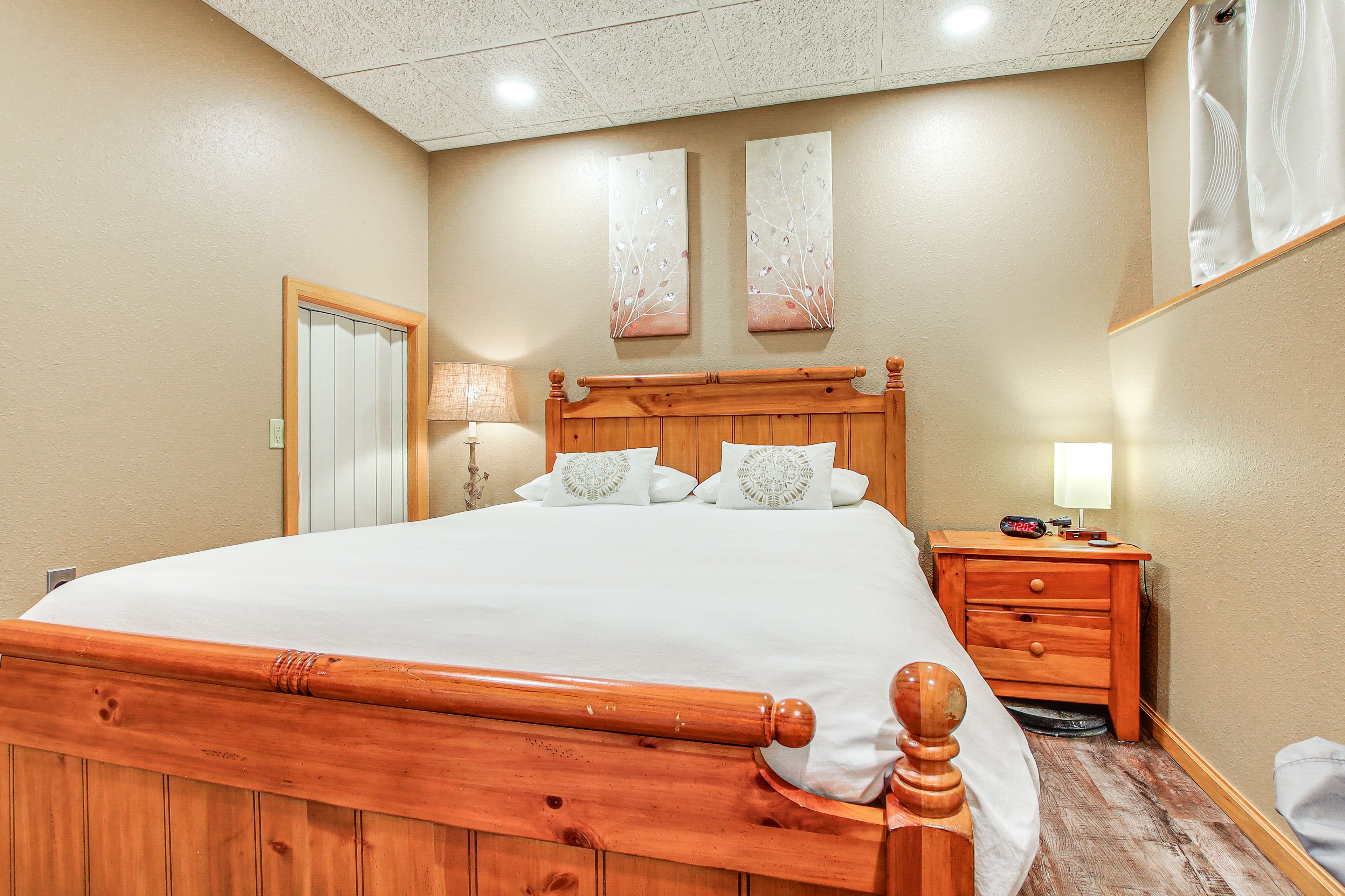 Bedroom 5 | Queen Bed | Lower Floor