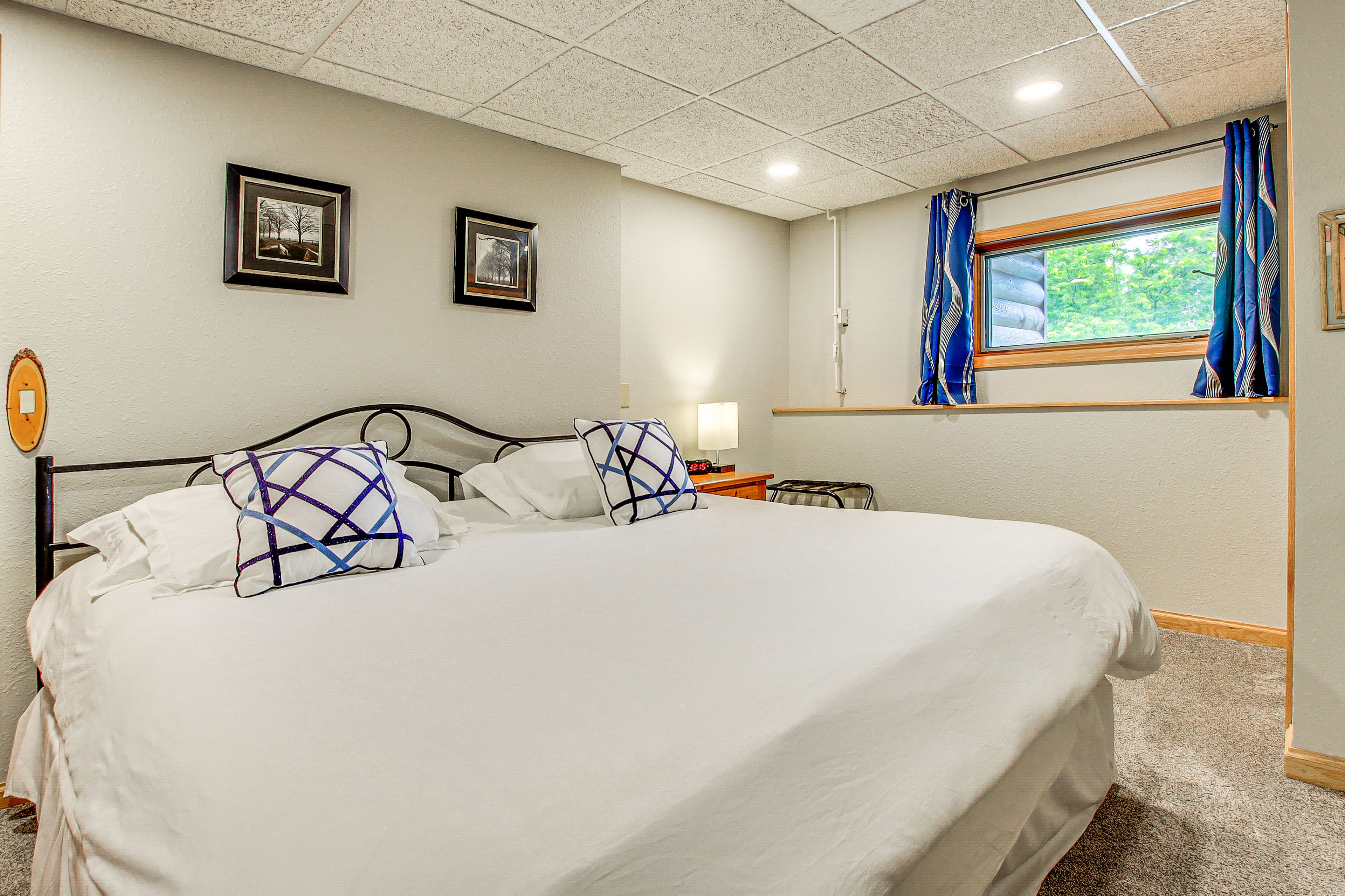 Bedroom 4 | King Bed | Flat-Screen TV | Lower Floor