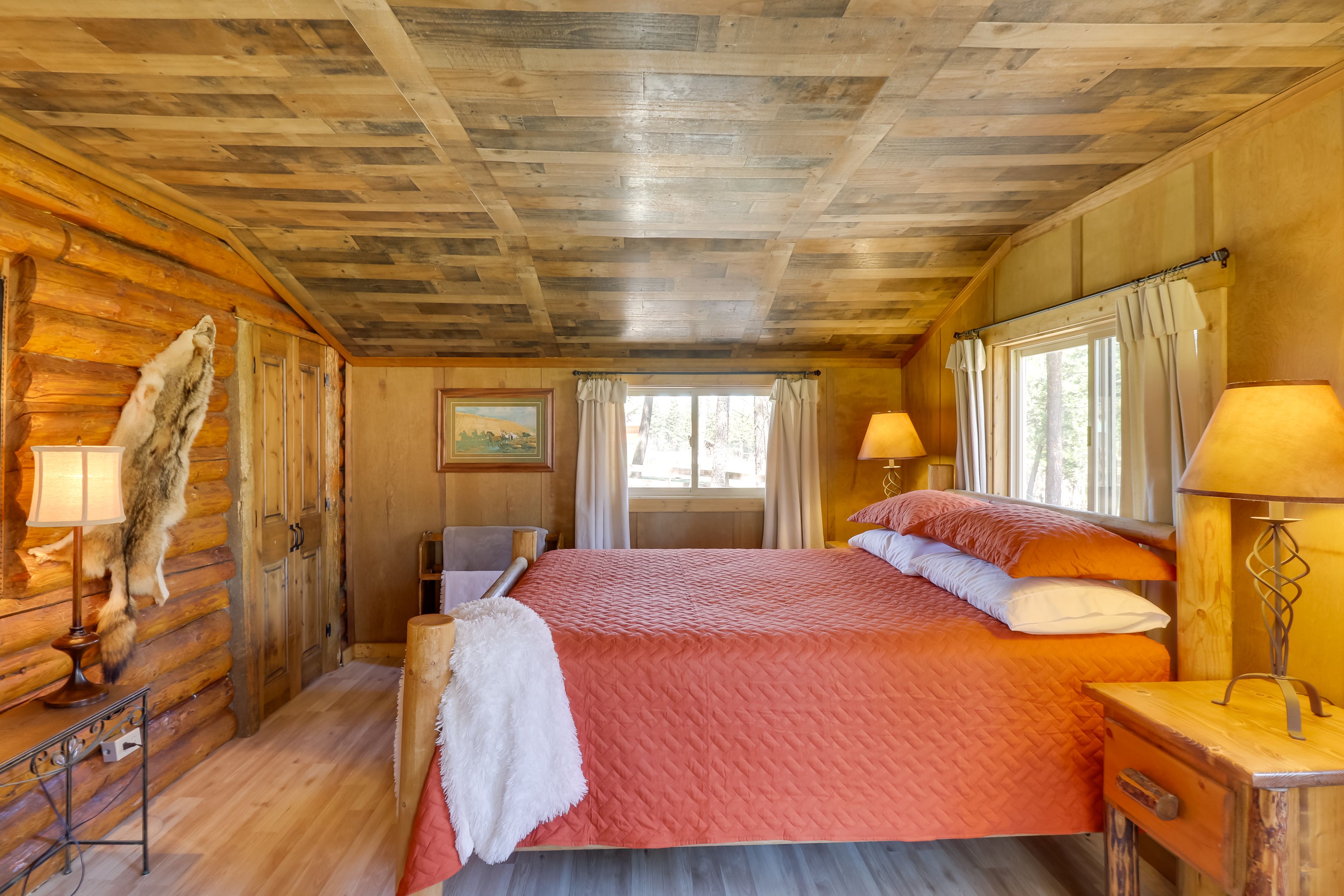 Bedroom 1 | Queen Bed