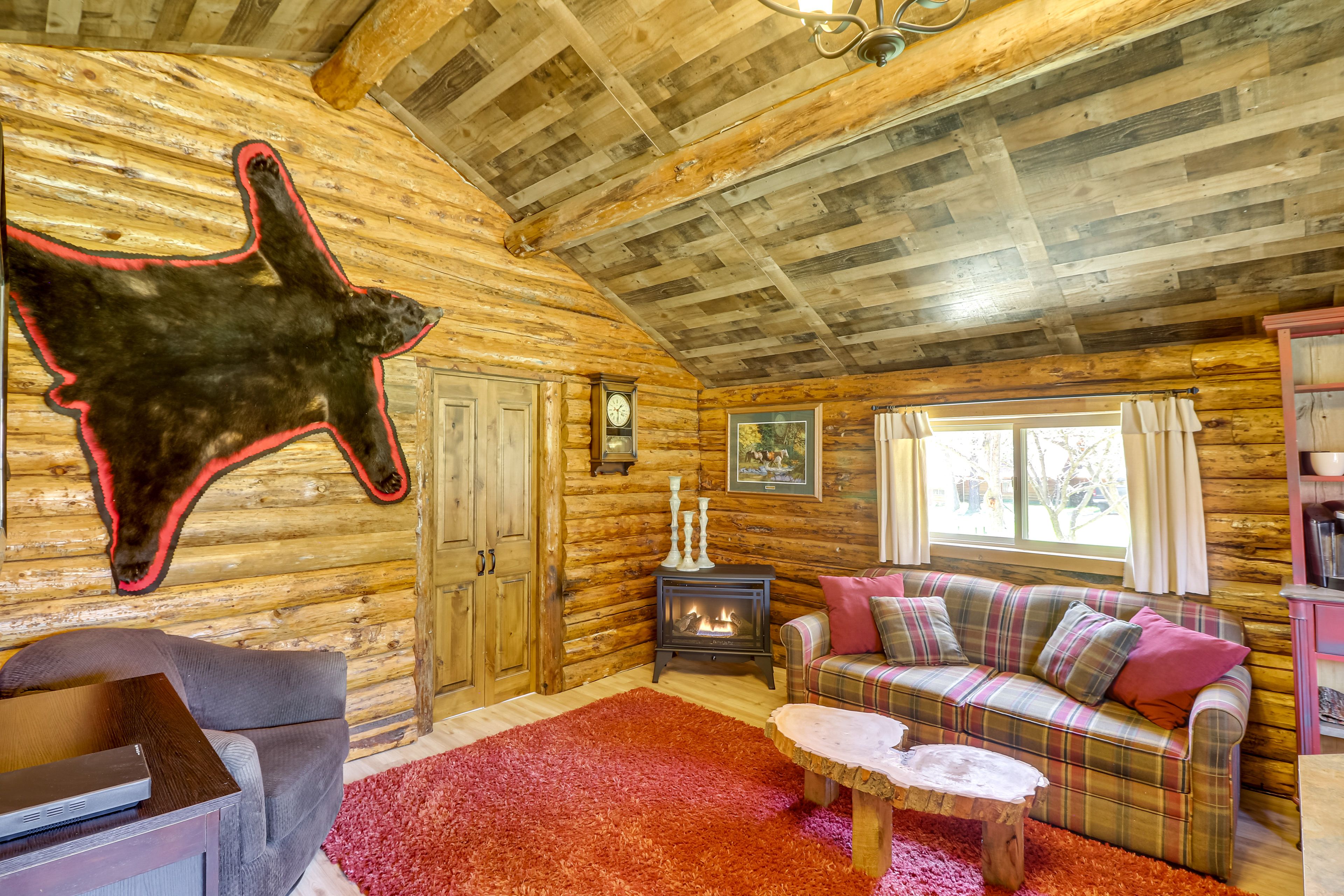 Living Room | Gas Fireplace