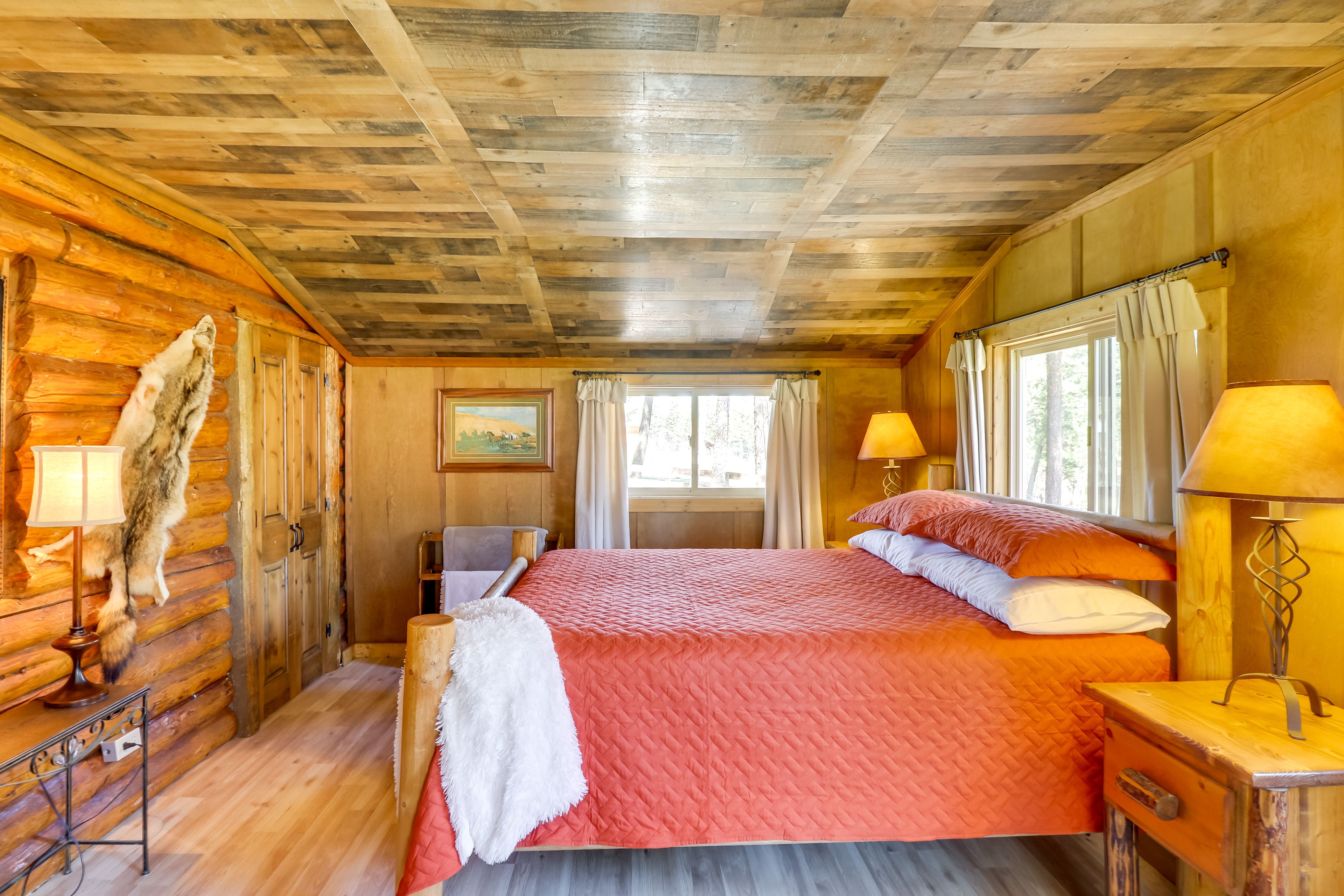 Bedroom 1 | Queen Bed