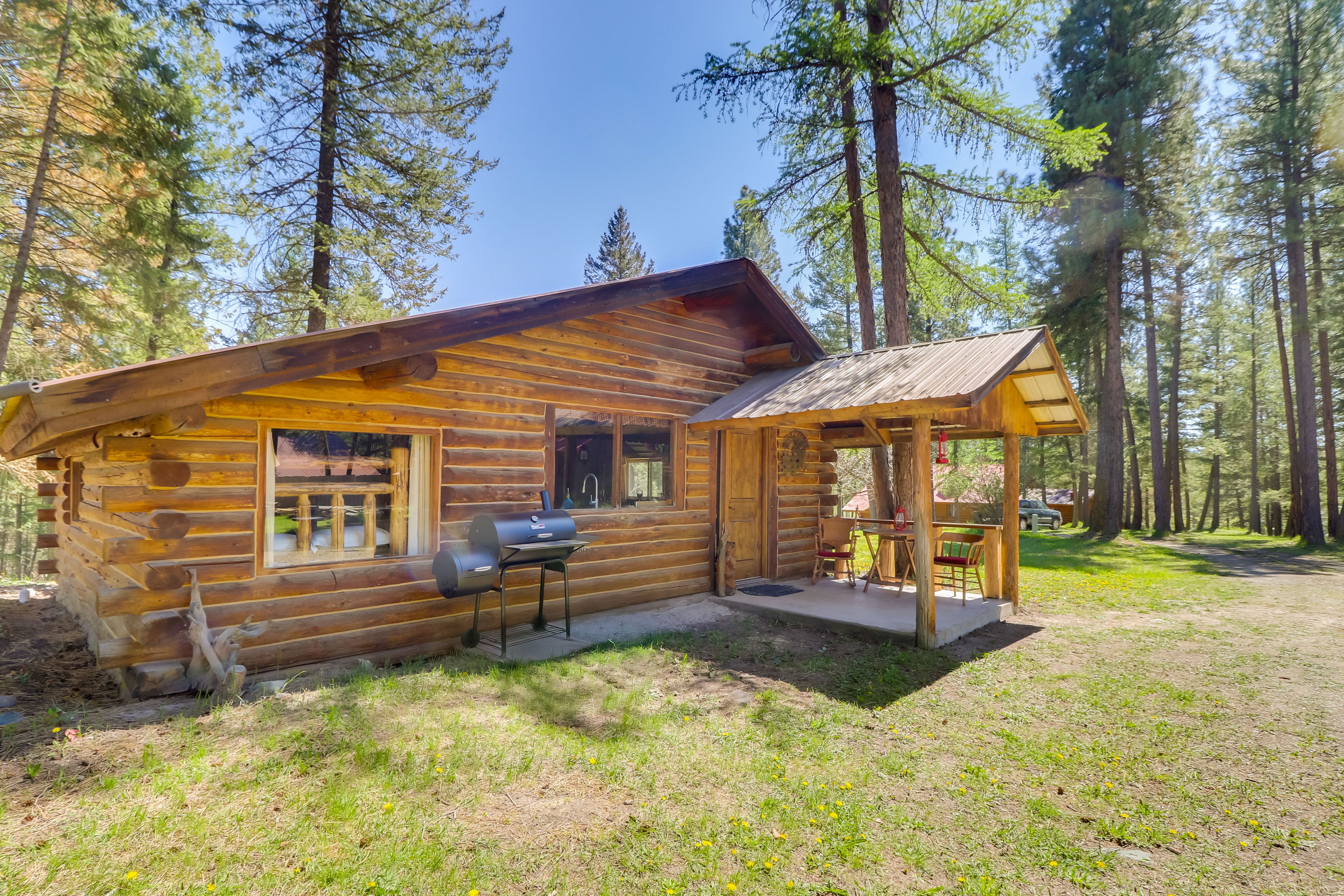 Cabin Exterior | Charcoal Grill | Wood-Burning Fire Pit