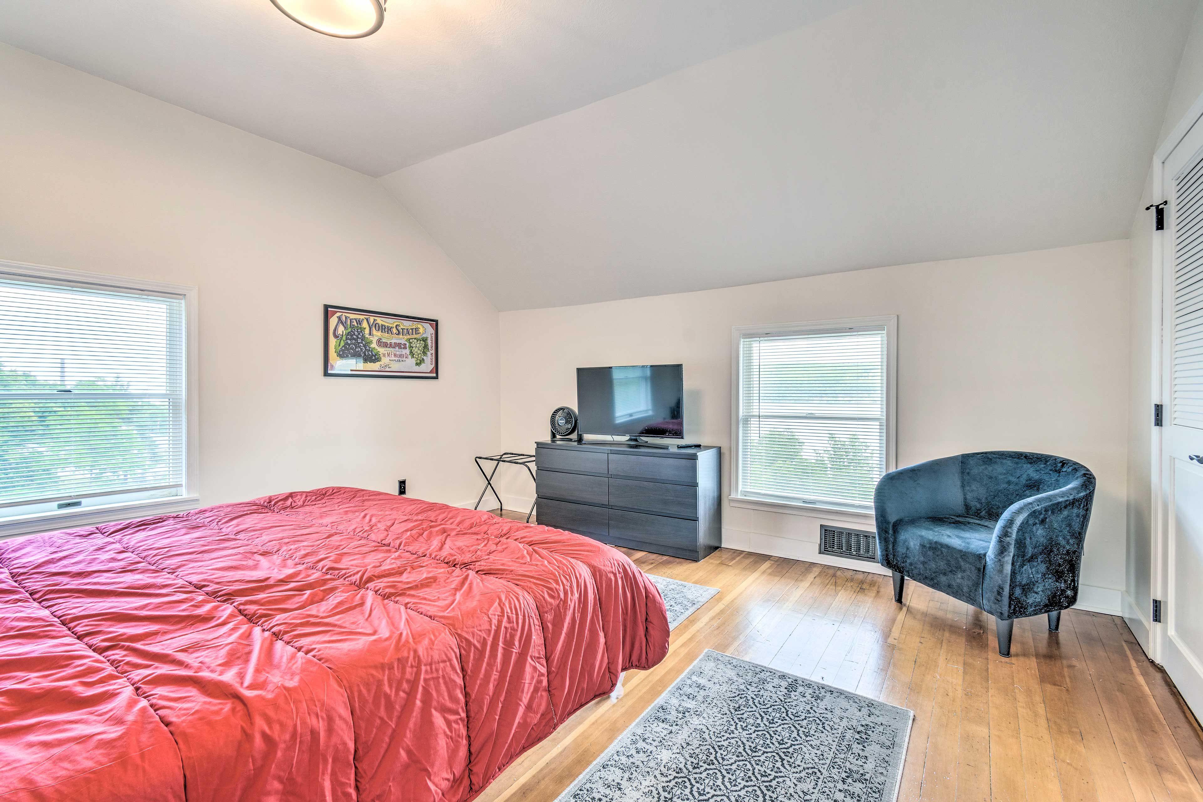 Bedroom 1 | Cable TV