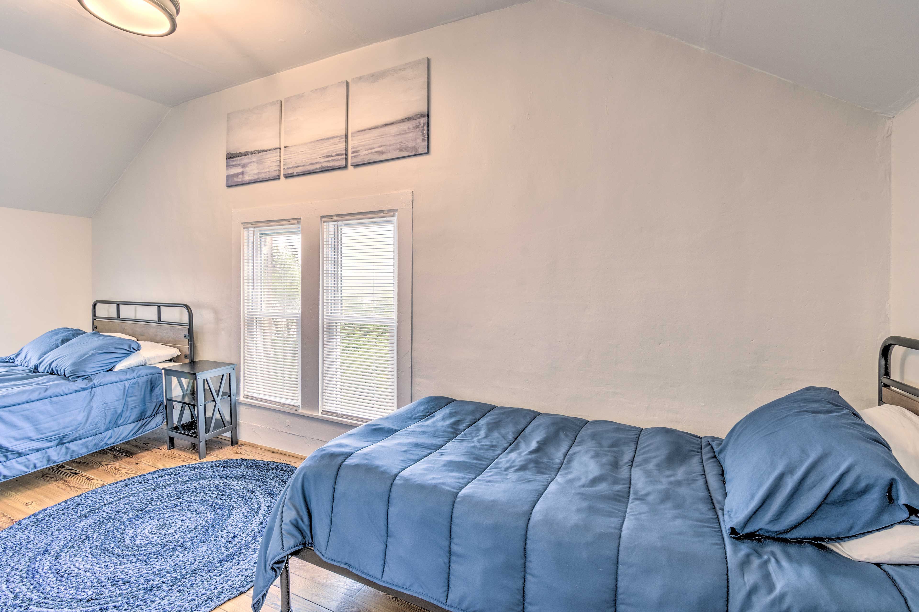 Bedroom 2 | Queen Bed | Twin Bed | Upper Level