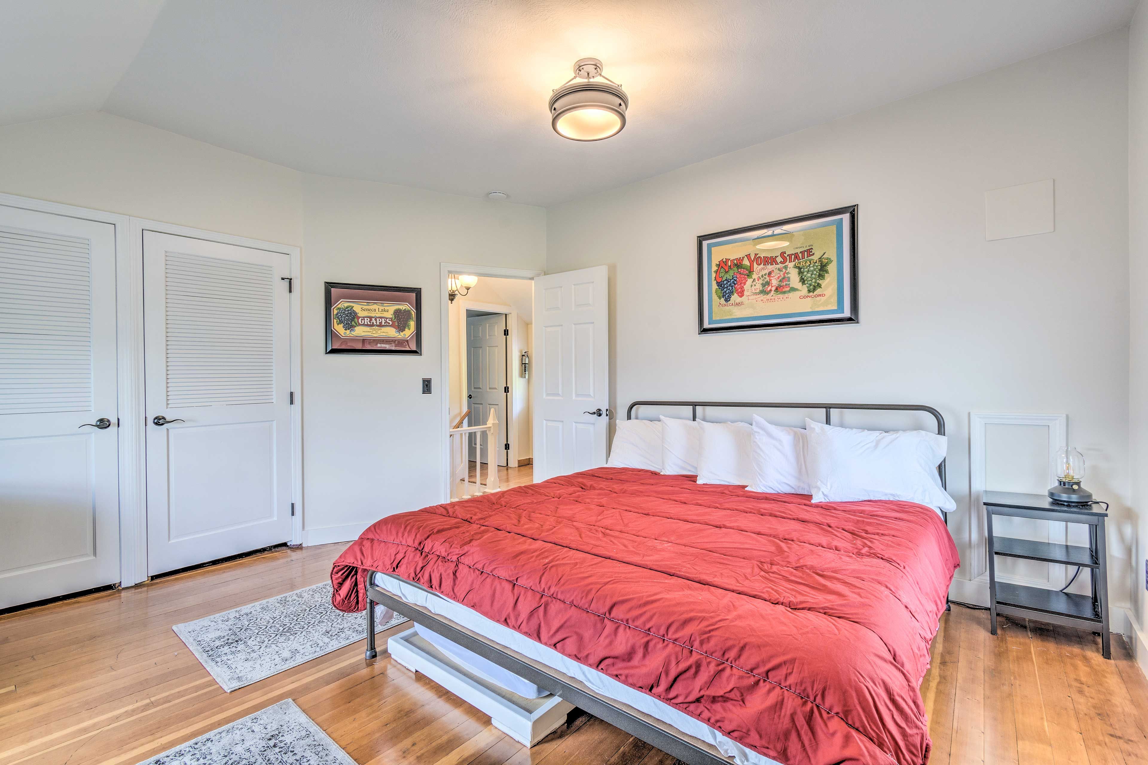 Bedroom 1 | King Bed | Upper Level