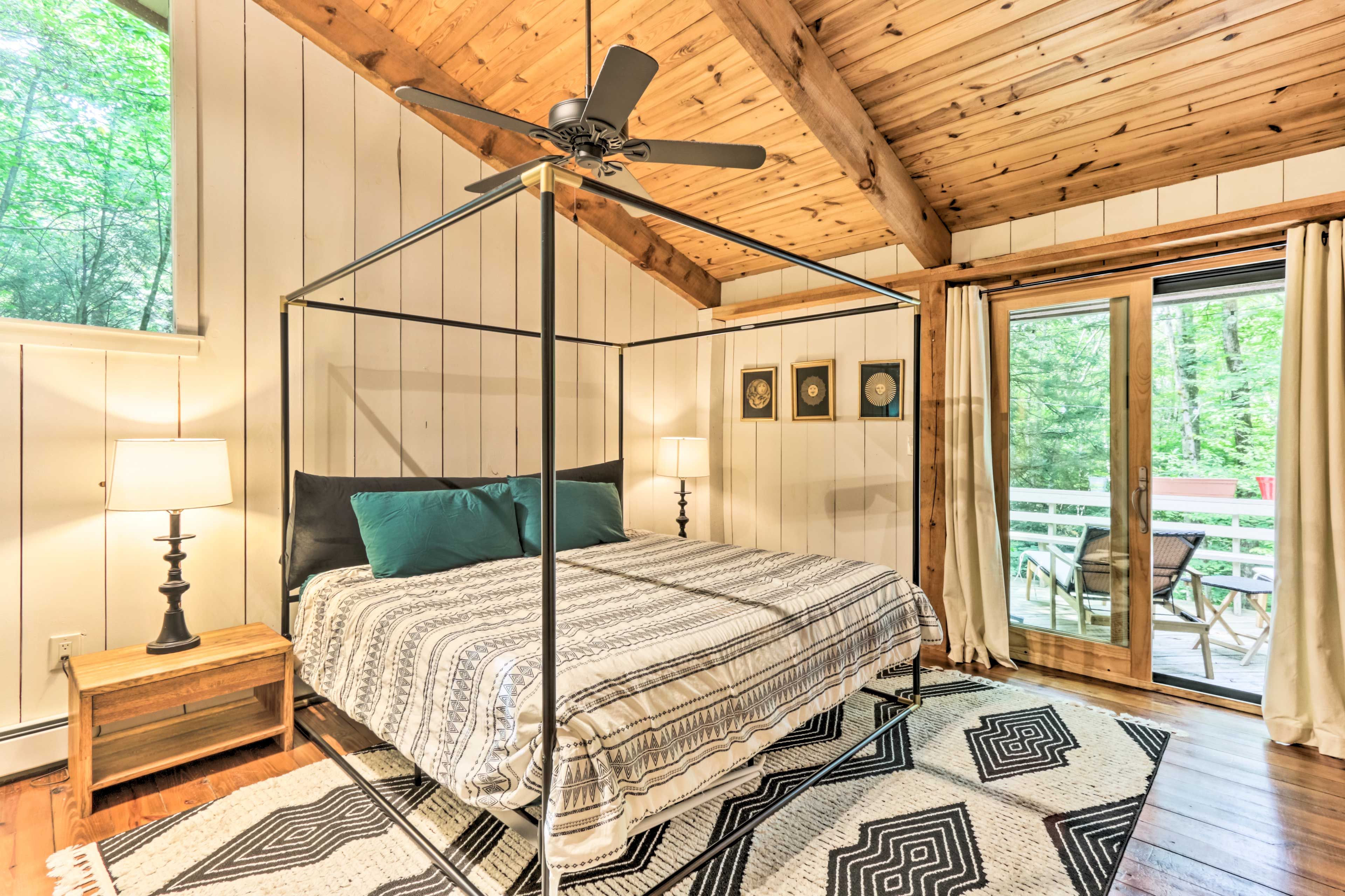 Bedroom 1 | King Bed | En-Suite Bathroom | Private Deck | 1st Floor