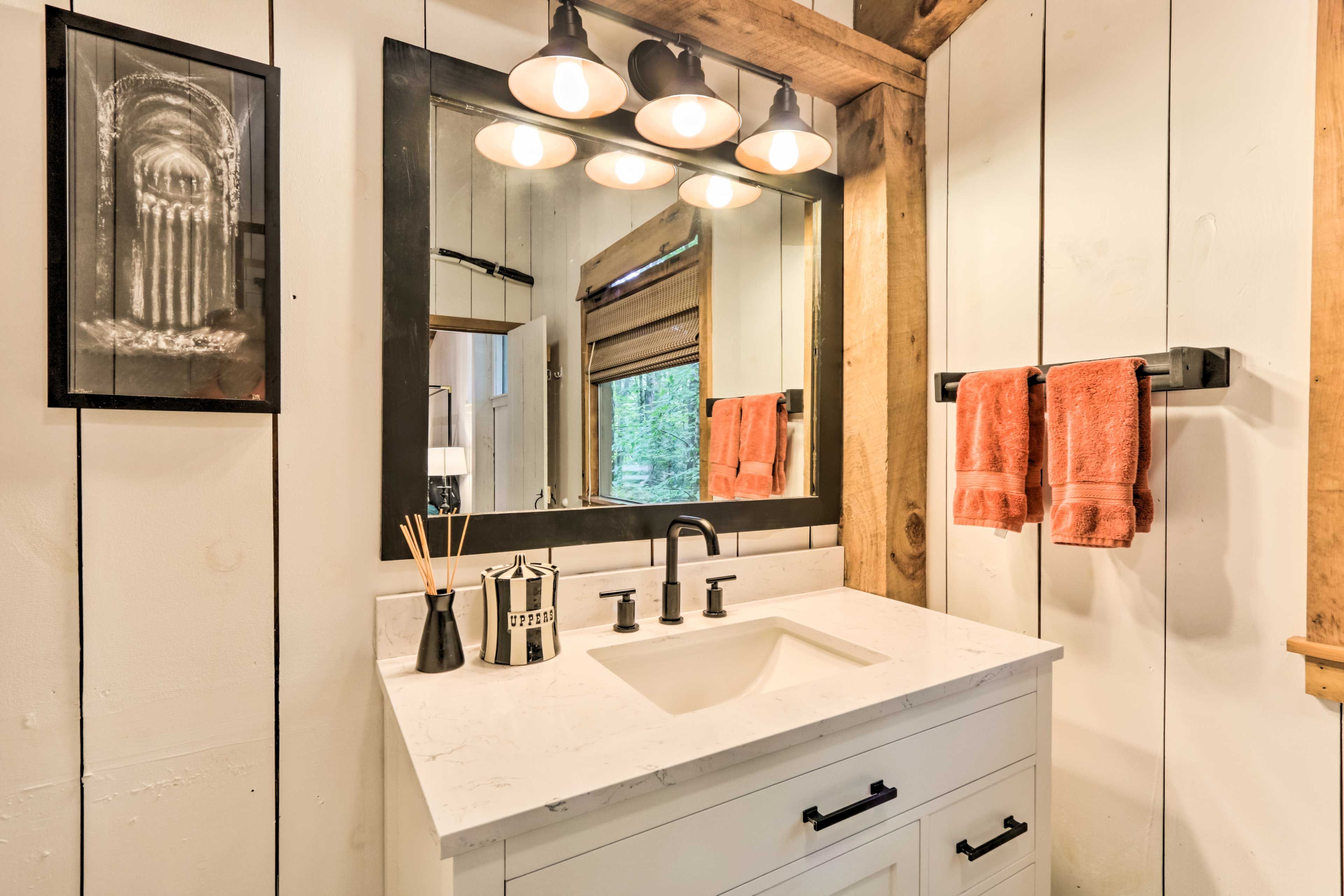 En-Suite Bathroom | Complimentary Toiletries