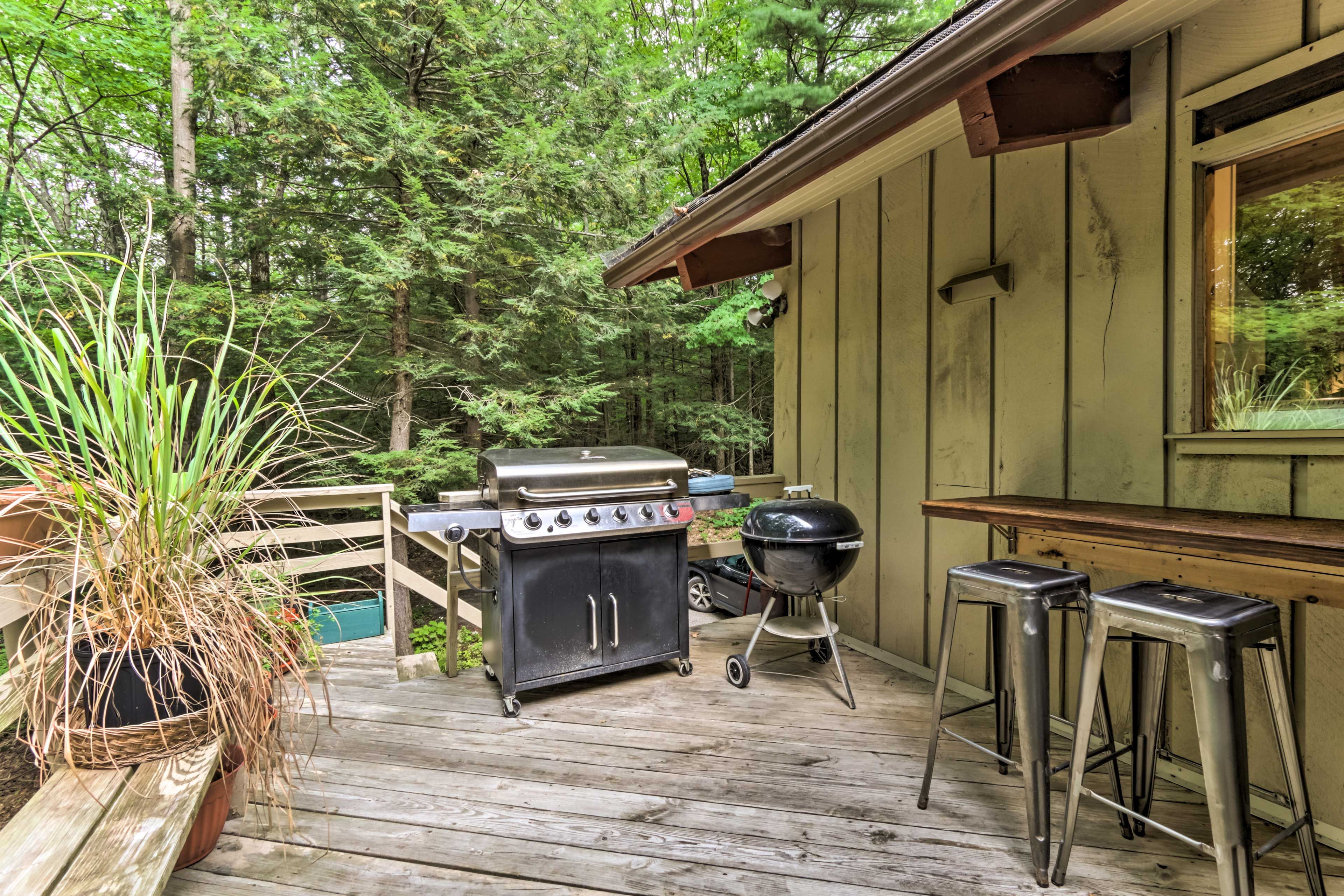 Furnished Deck | Gas & Charcoal Grill