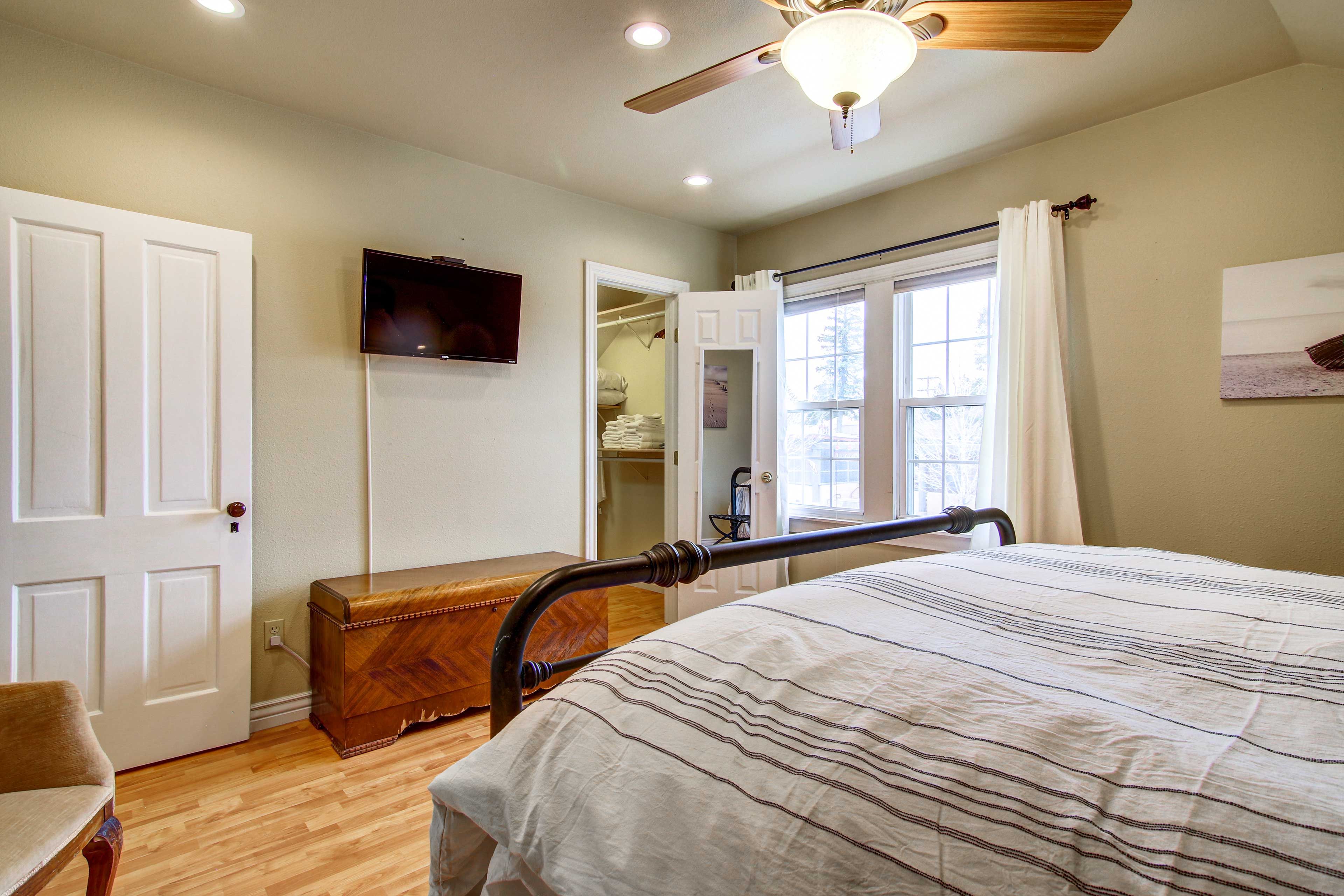 Bedroom 1 | Smart TV