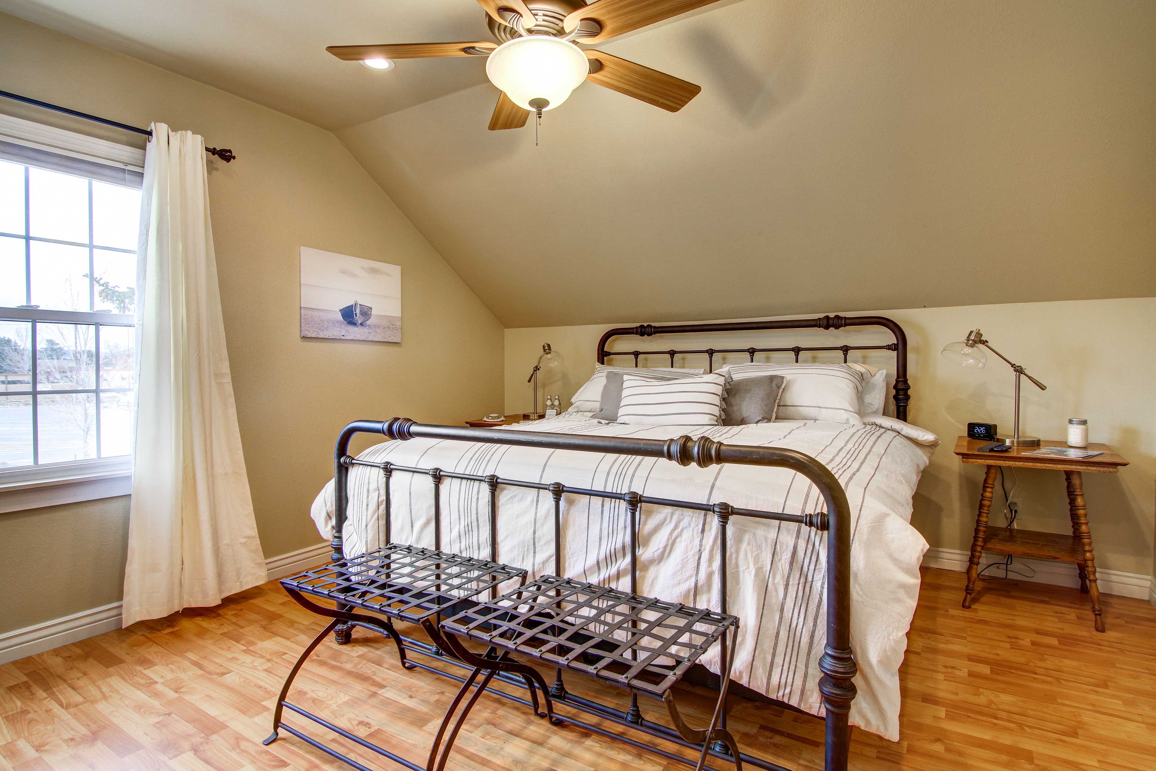 Bedroom 1 | King Bed
