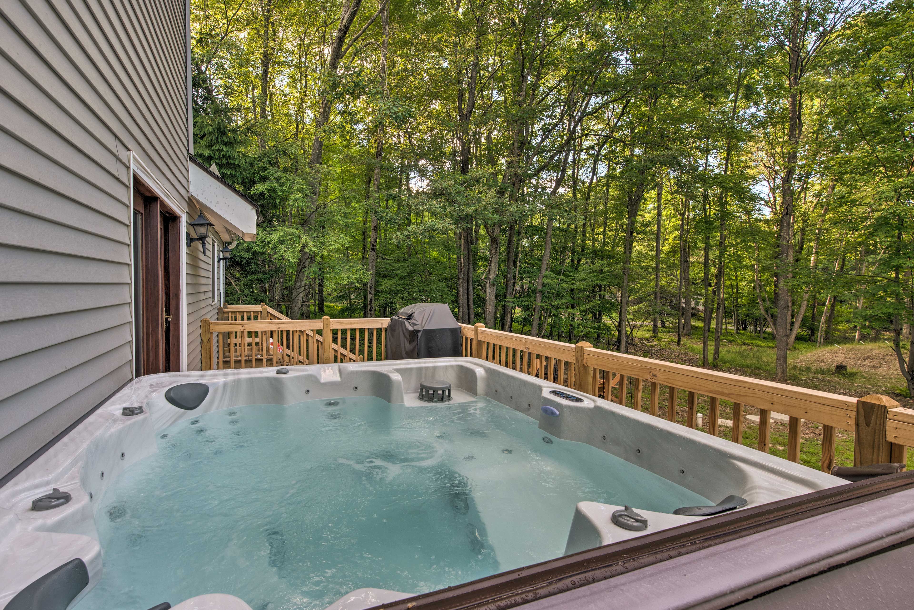 Deck | Hot Tub | Grill