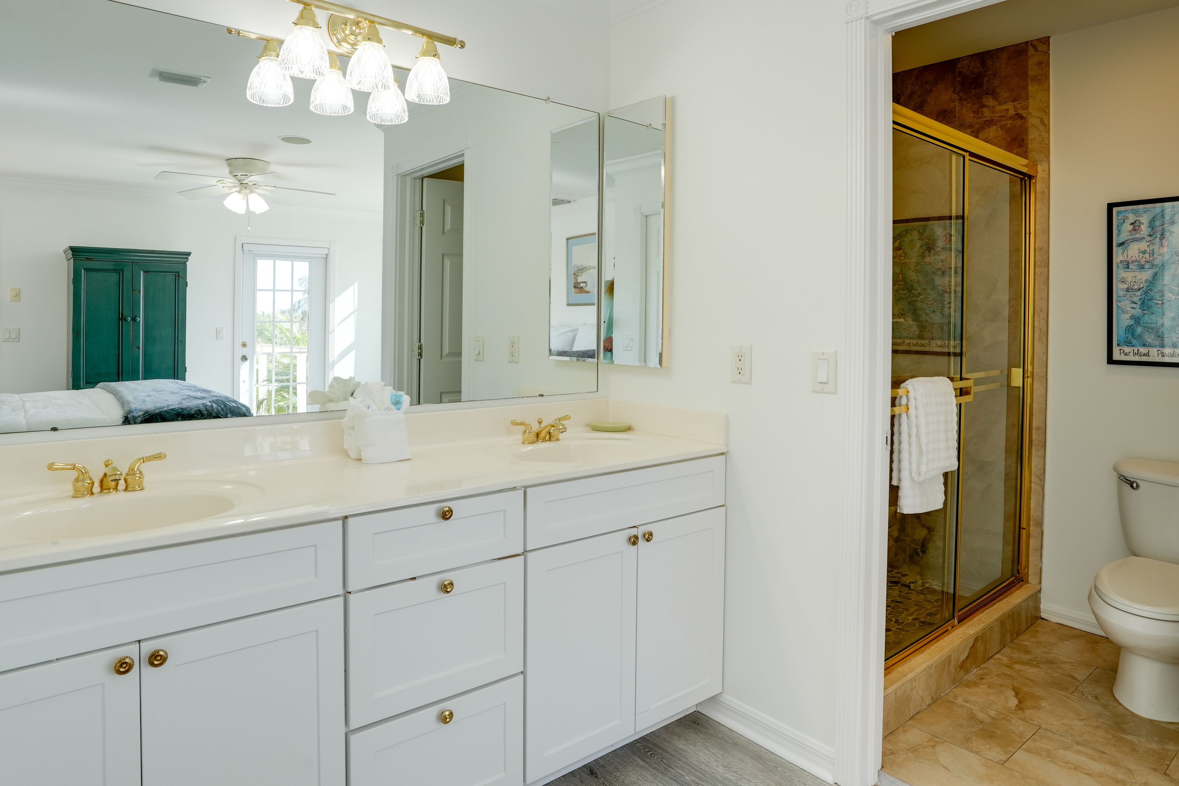 Full Bathroom | Towels & Linens Provided