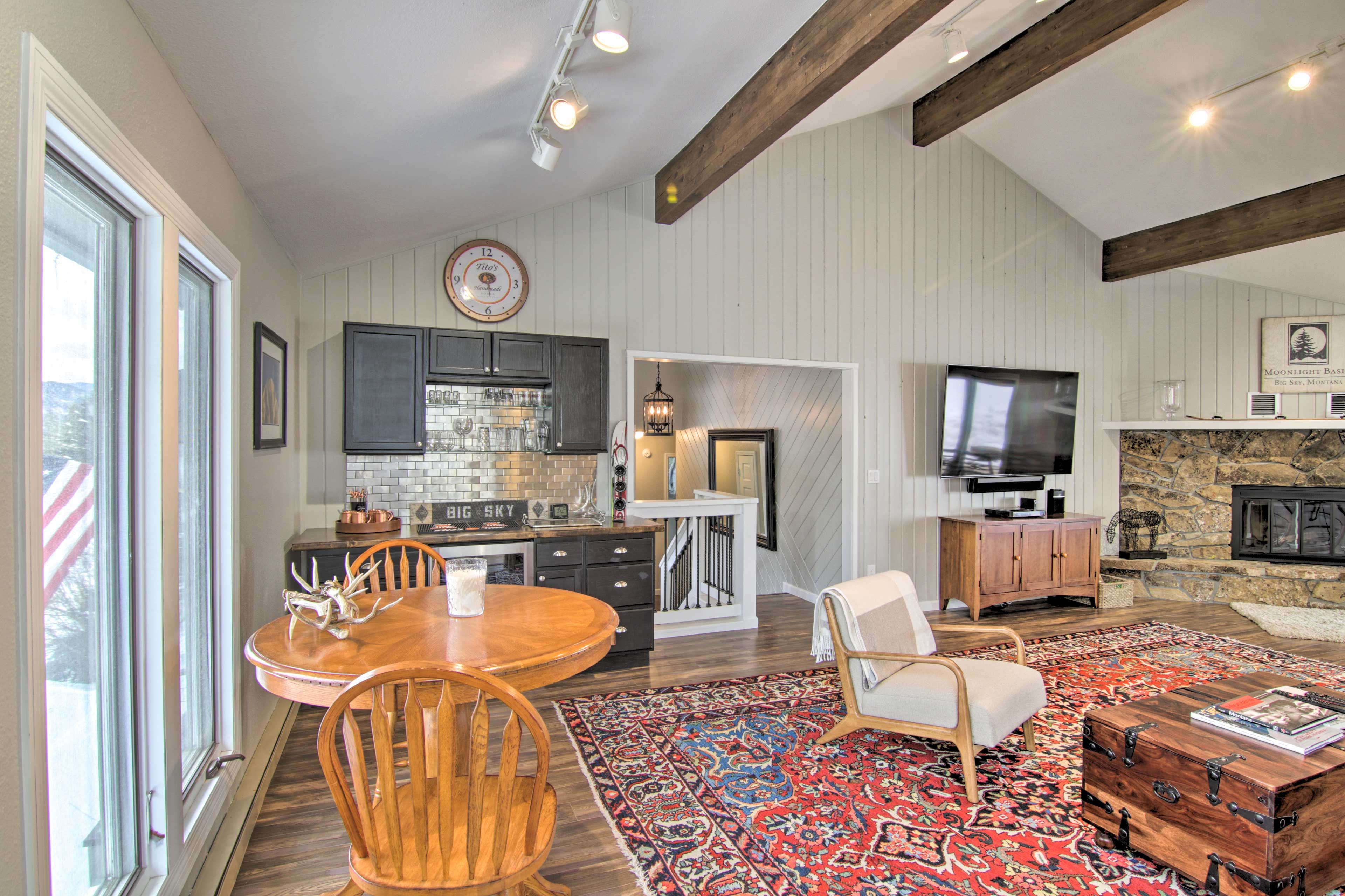 Great Room | Free WiFi | Smart TV