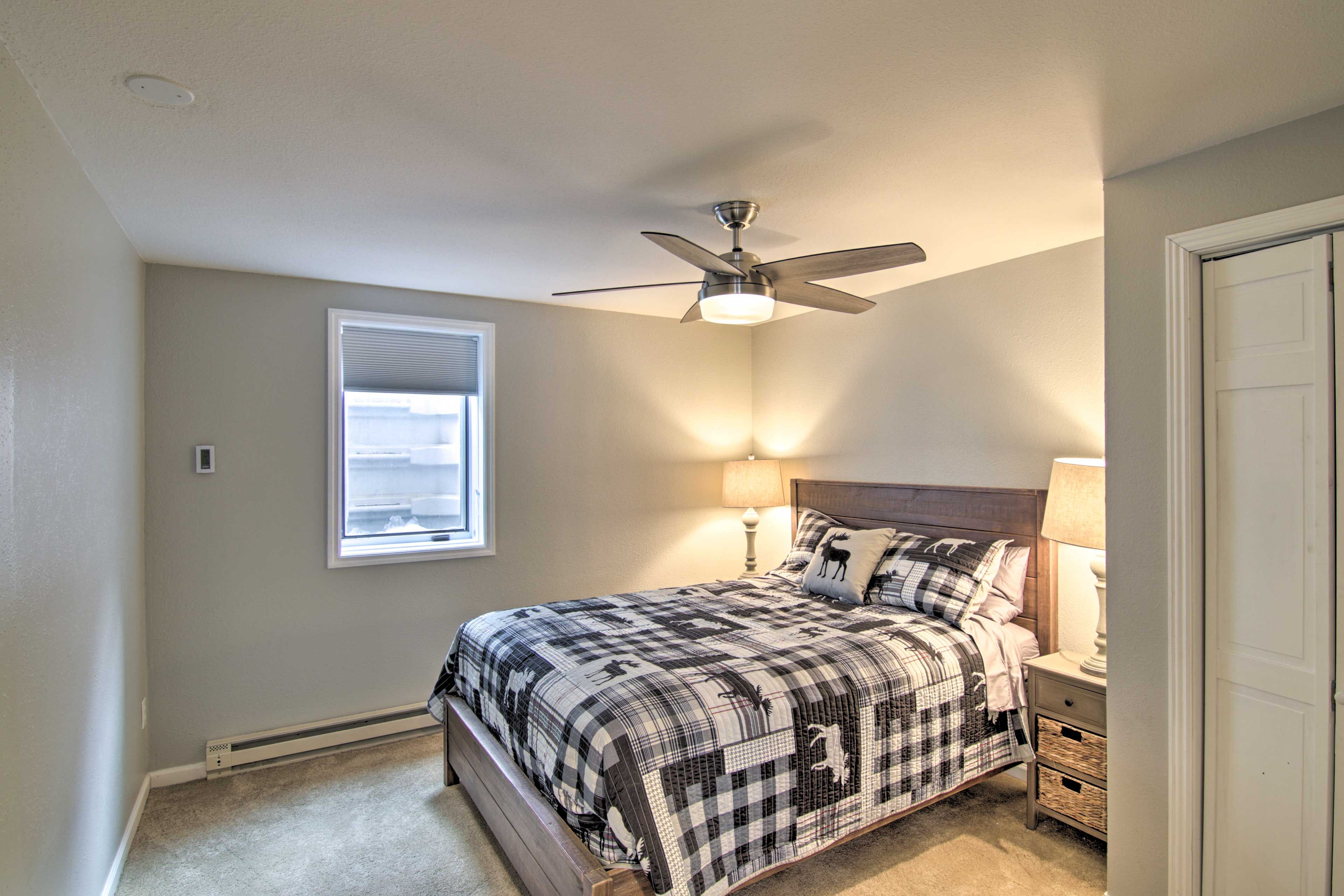 Bedroom 2 | Queen Bed