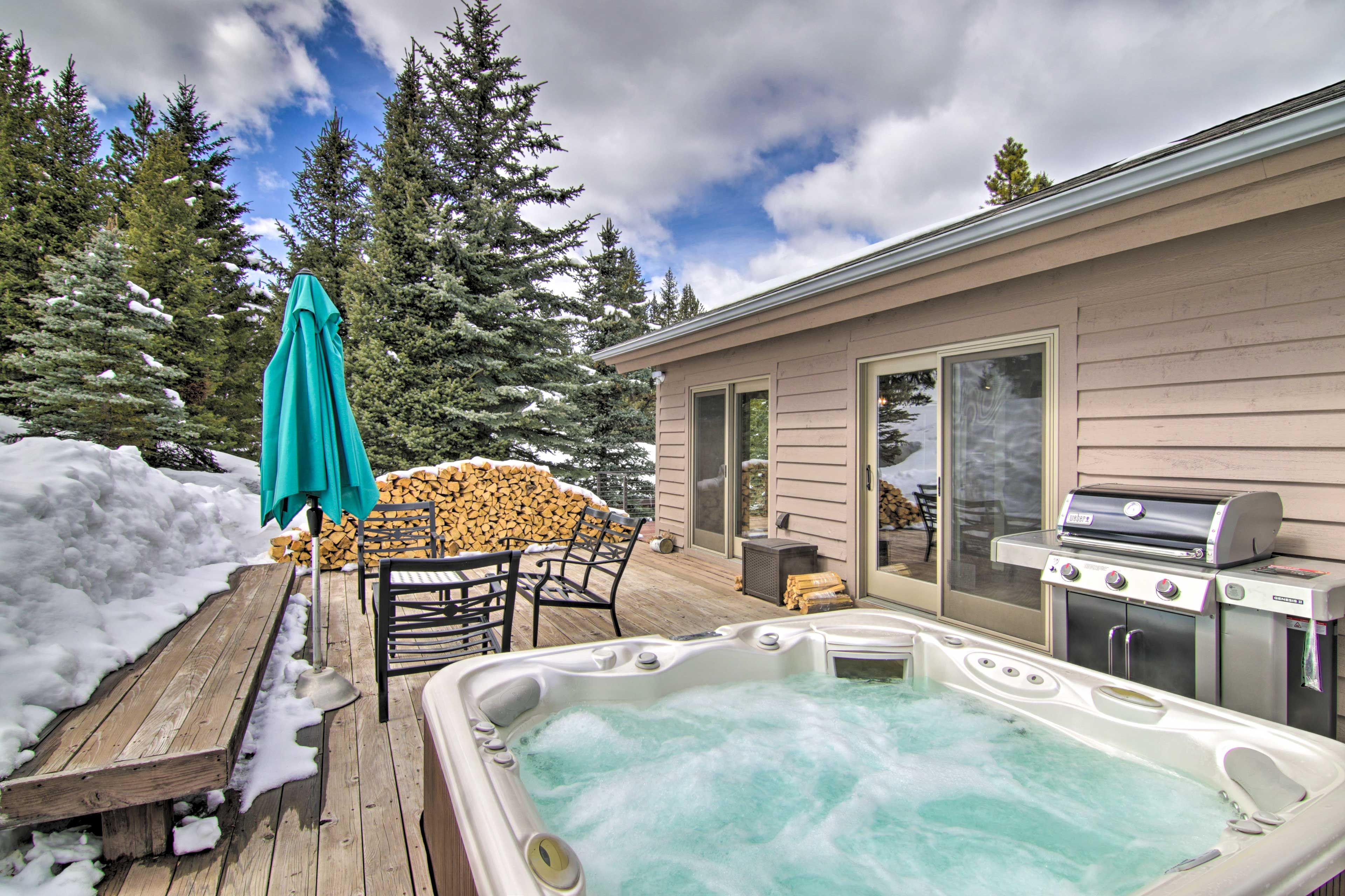 Deck | Private Hot Tub