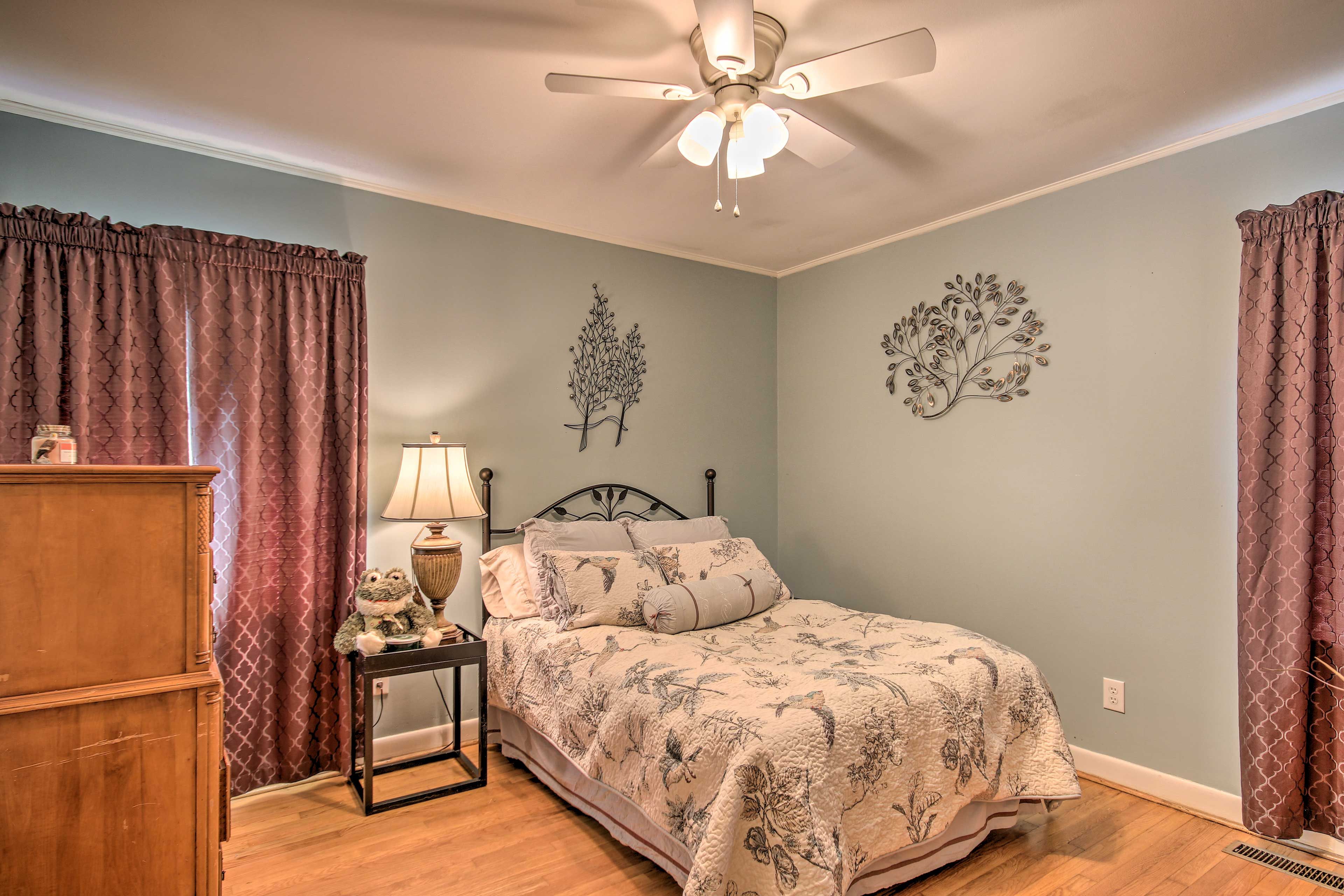 Bedroom 2 | Queen Bed