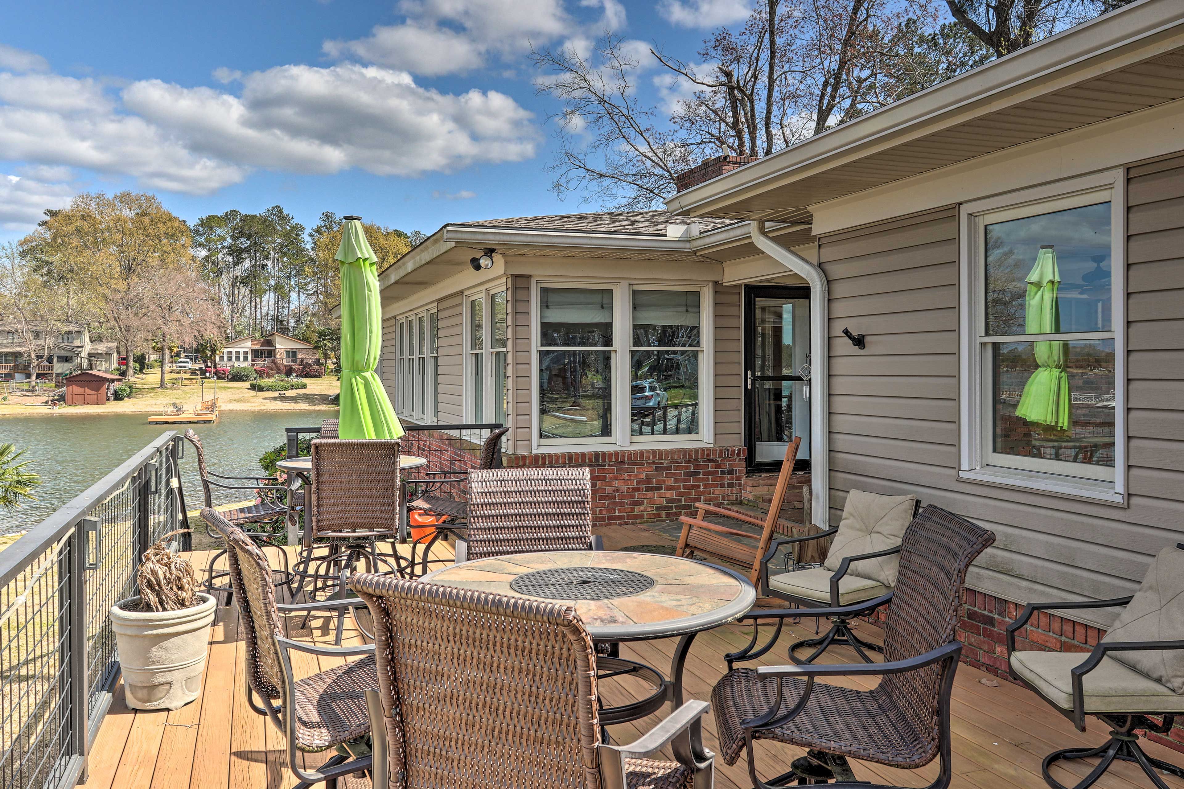 Back Deck | Outdoor Dining Table