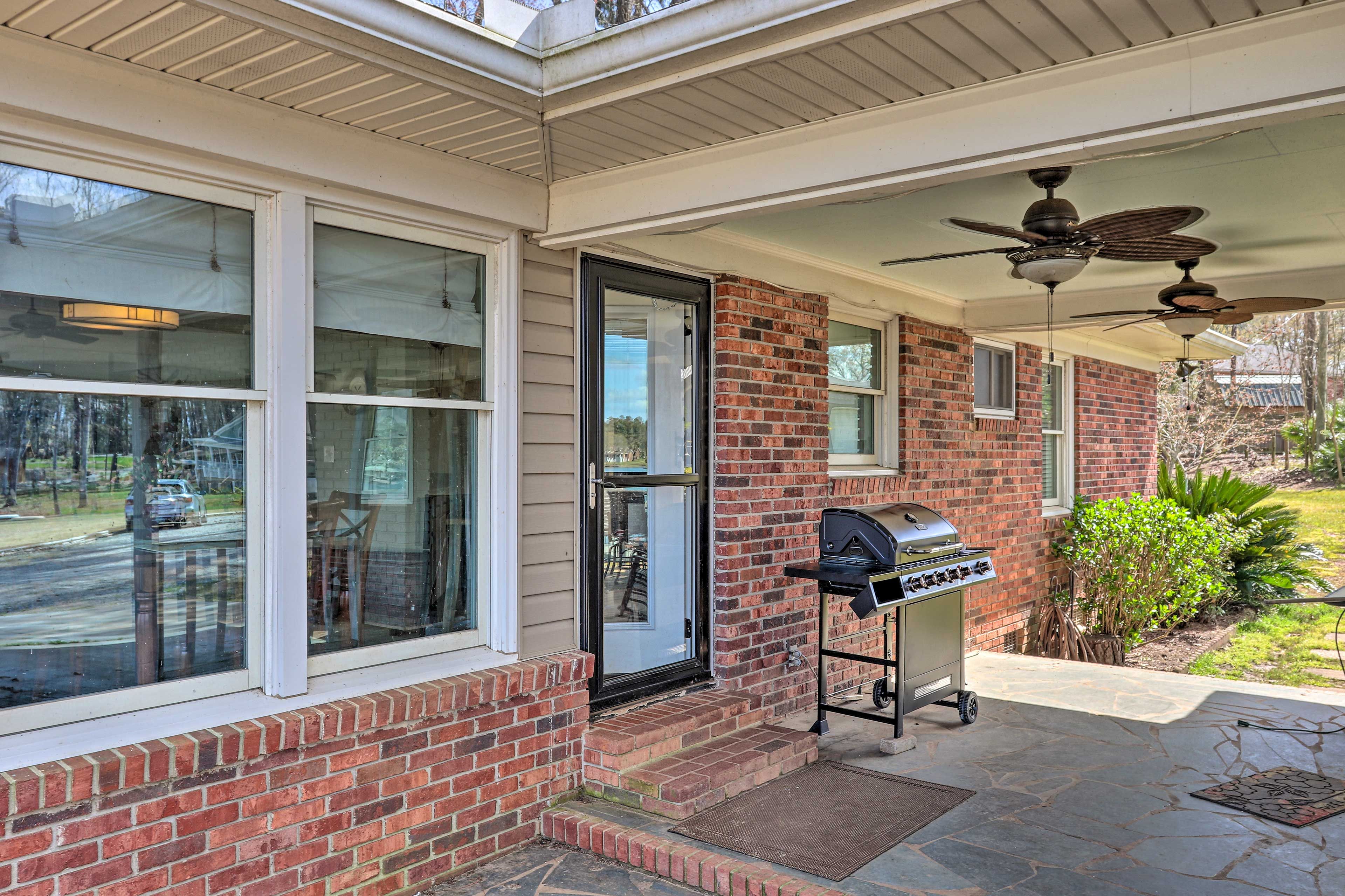 Private Patio | Gas Grill