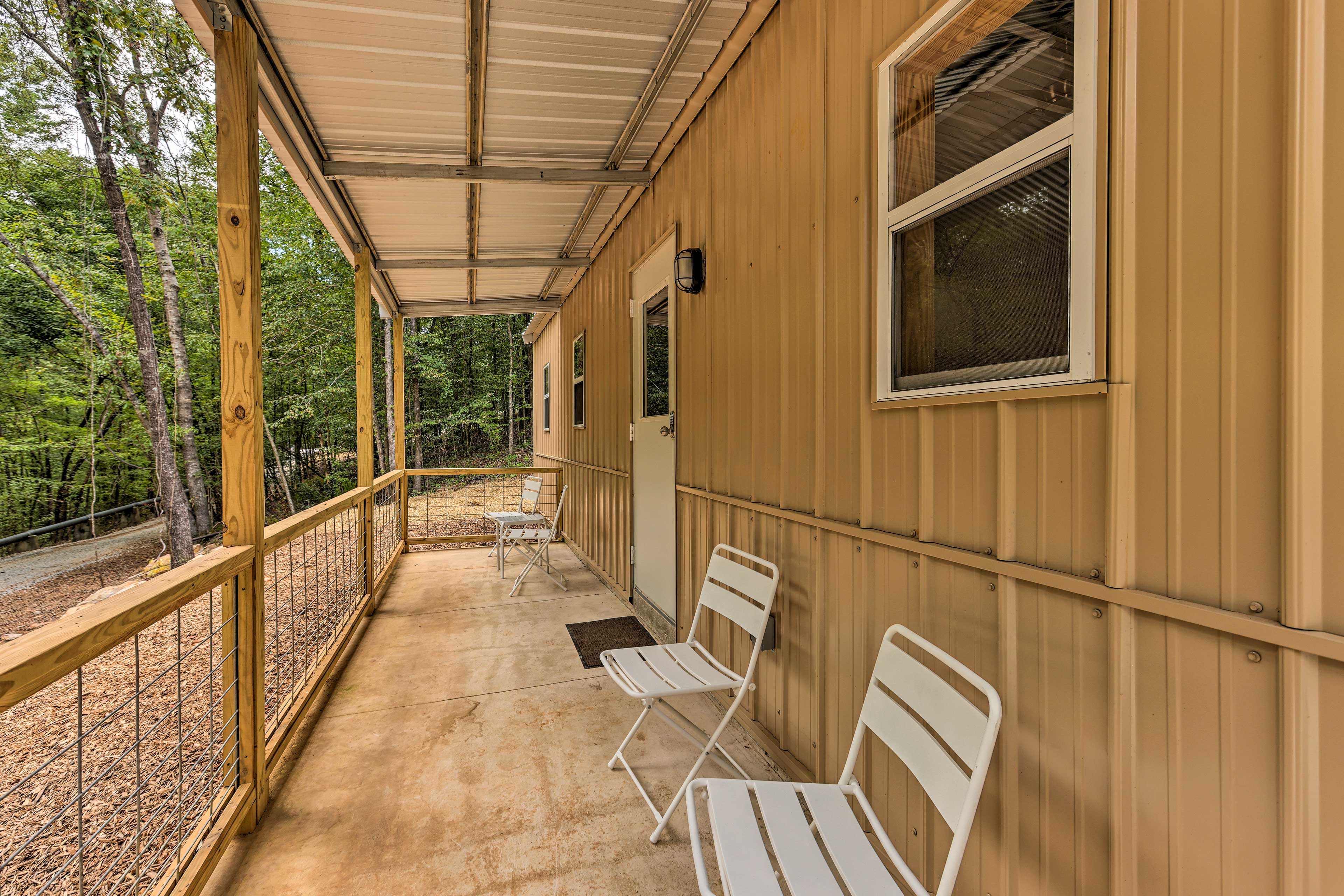 Tallassee Vacation Rental | 2BR | 1BA | 580 Sq Ft | Step-Free Access