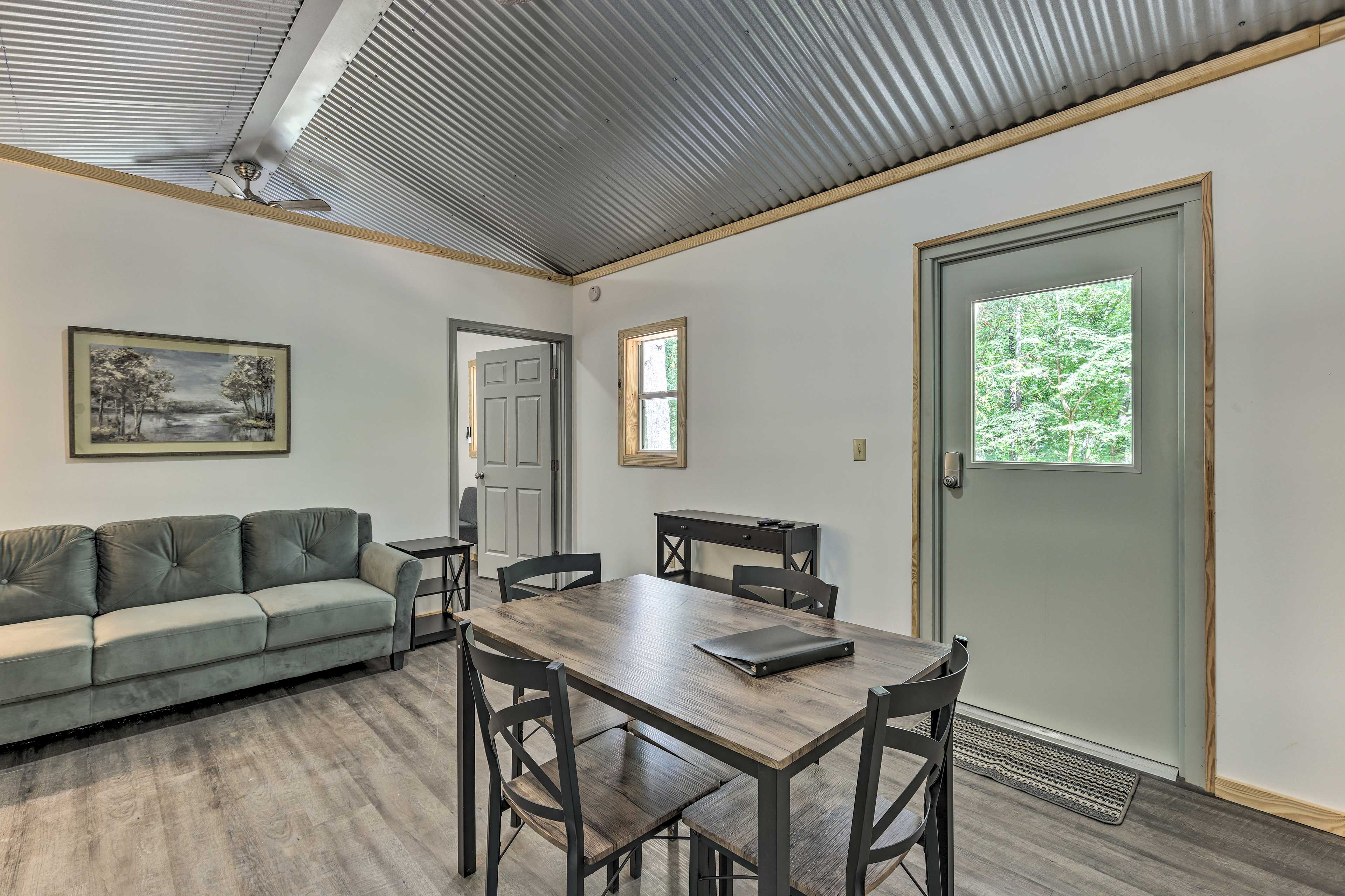 Dining Area | Dishware & Flatware Provided